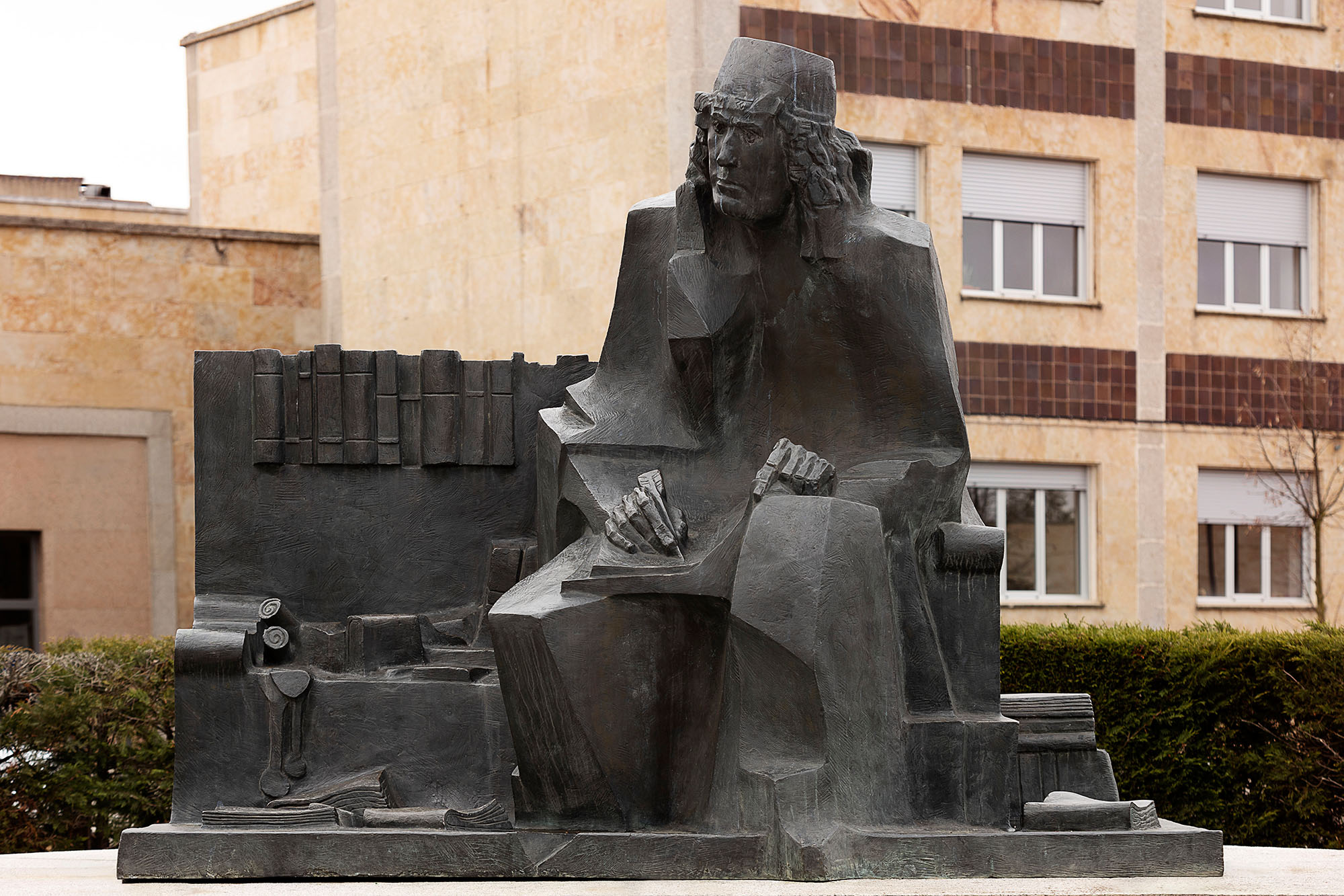 Estatua de Nebrija en el Campus de Ciencias de la Universidad de Salamanca