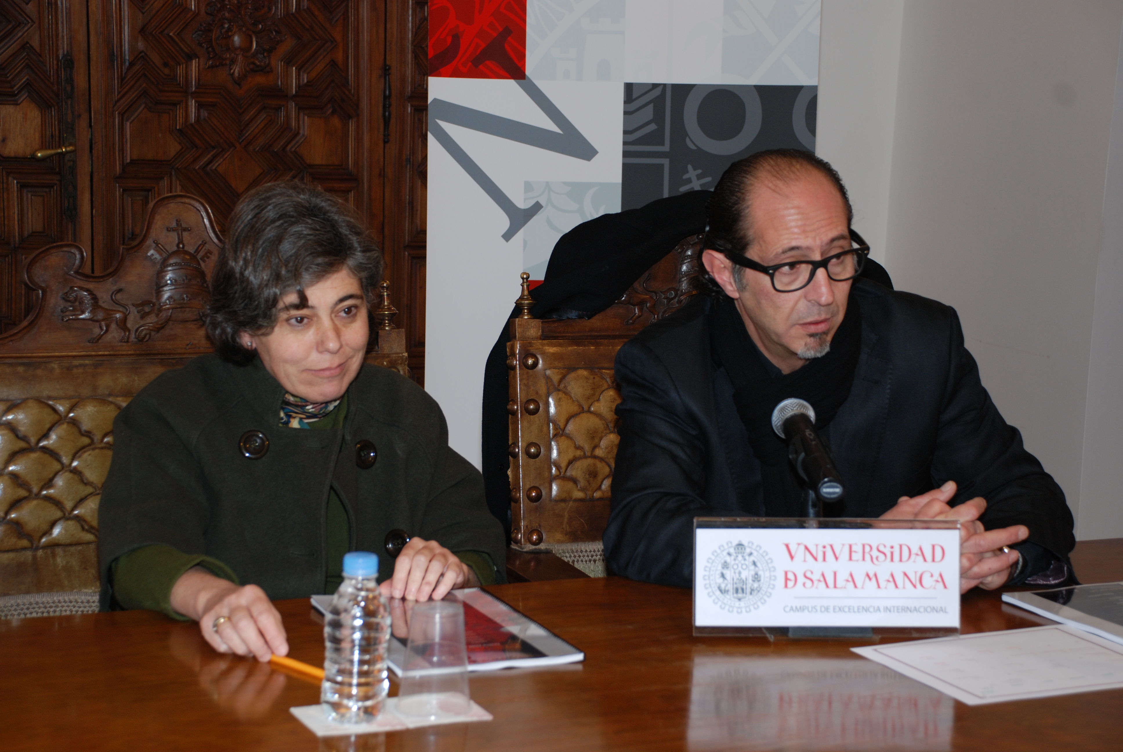 La vicerrectora de Estudiantes e Inserción Profesional, Cristina Pita, y el director del Servicio de Actividades Culturales, Manuel Heras, presentaron la nueva edición de la muestra
