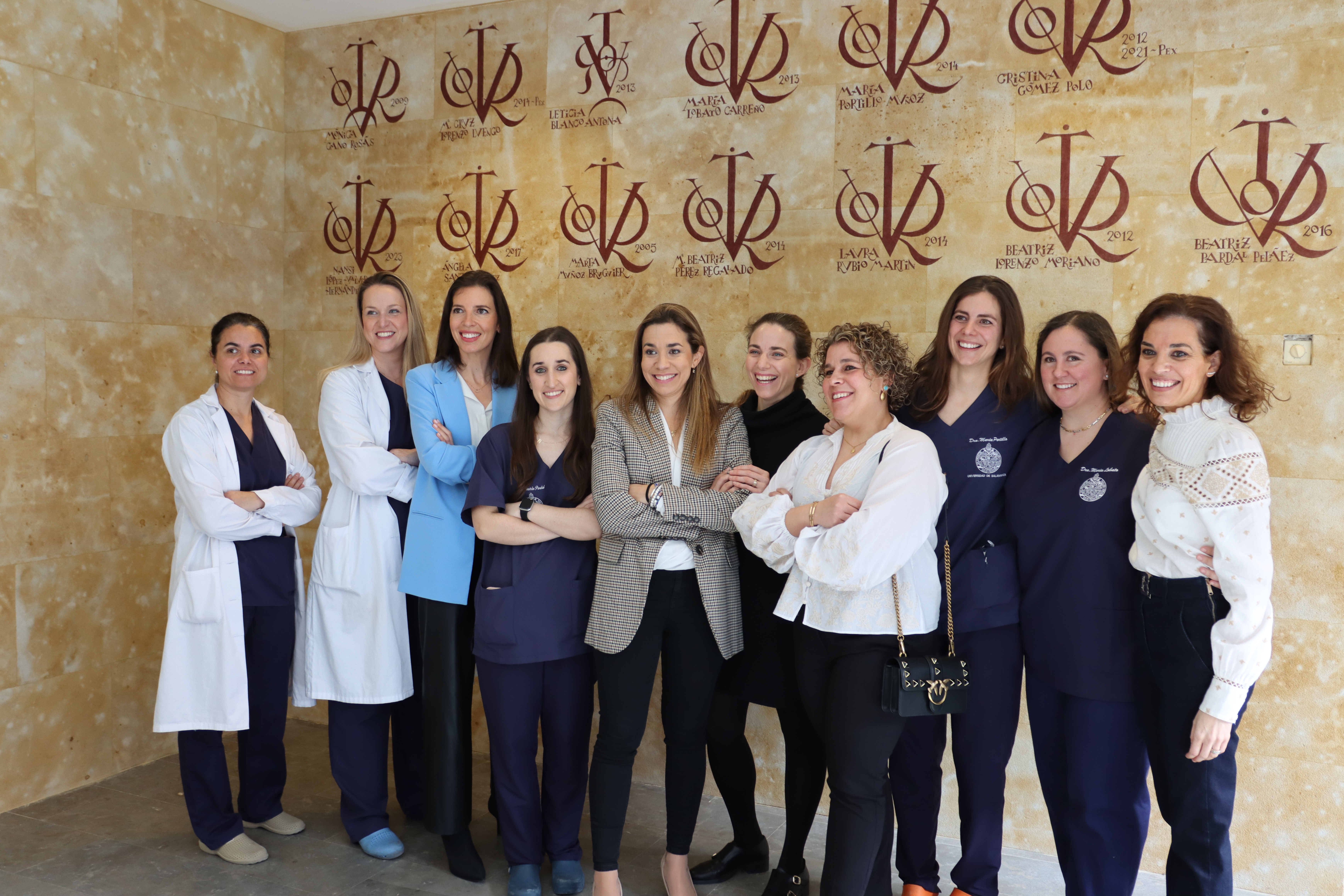 La Clínica Odontológica de la USAL conmemora el 8M con el descubrimiento de los vítores de 13 doctoras