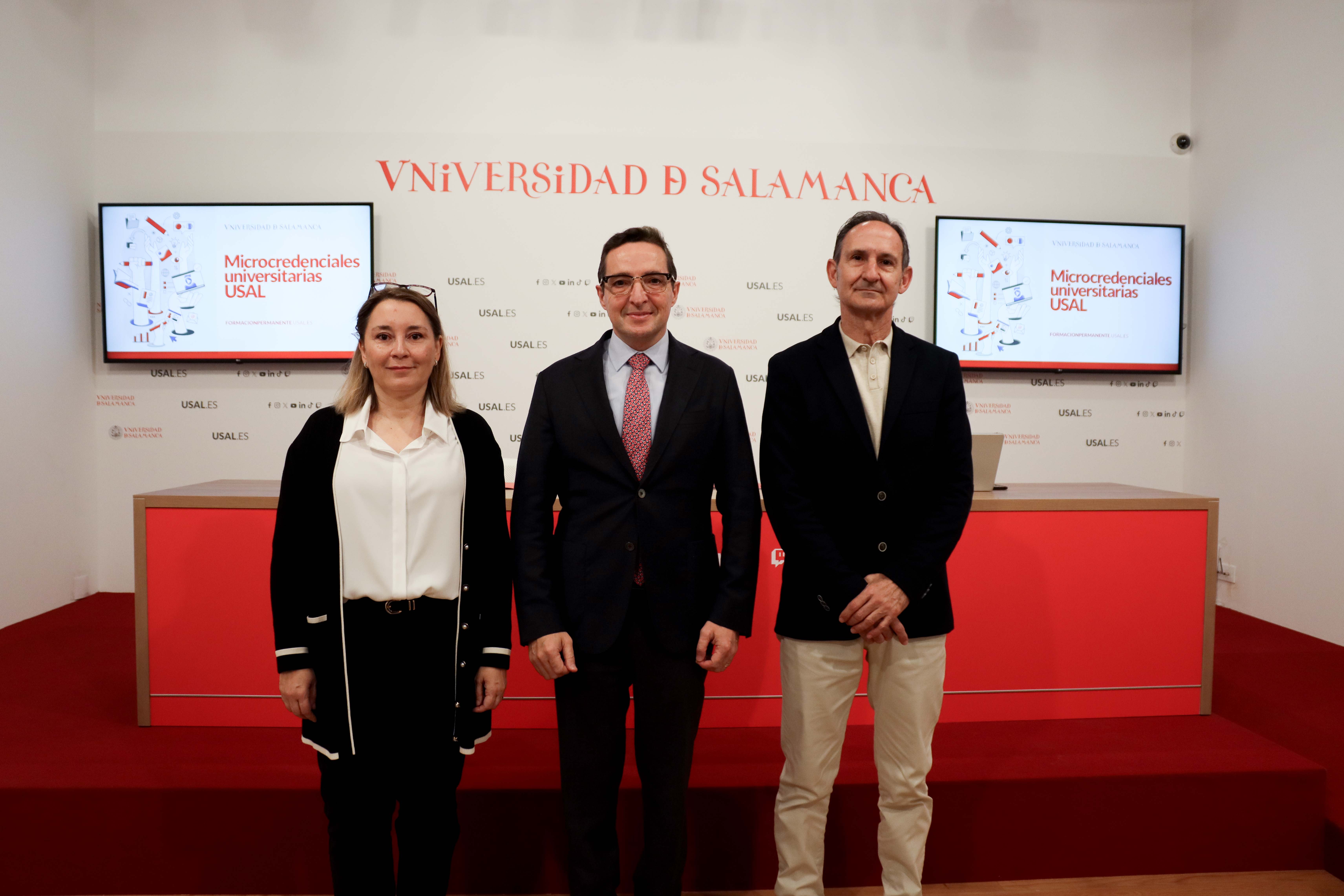 María Teresa Escribano Bailón, Juan Manuel Corchado y Galo Sánchez durante la presentación de la formación a través de microcredenciales 