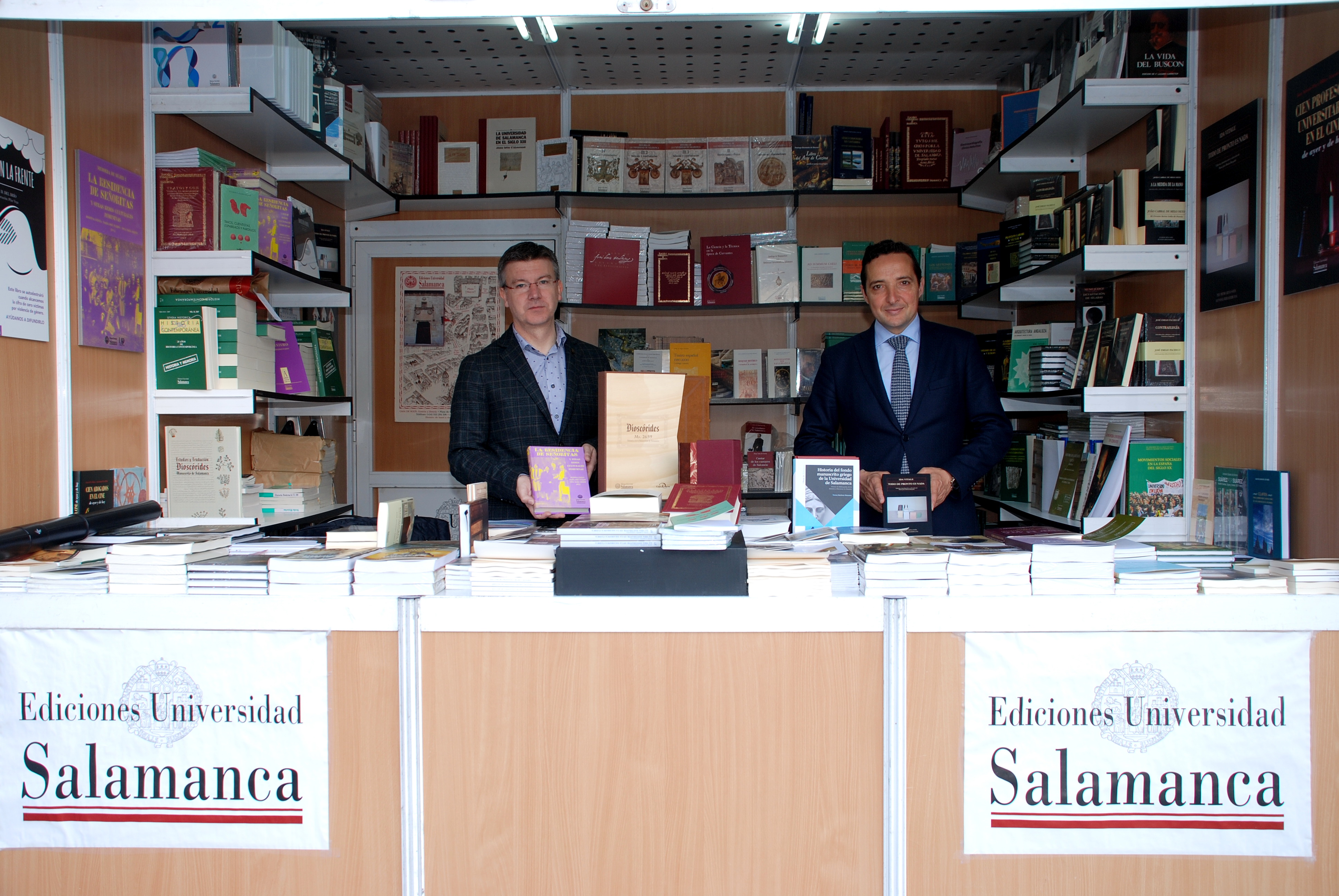 Stand de Ediciones Universidad de Salamanca en la 36 Feria Municipal del Libro