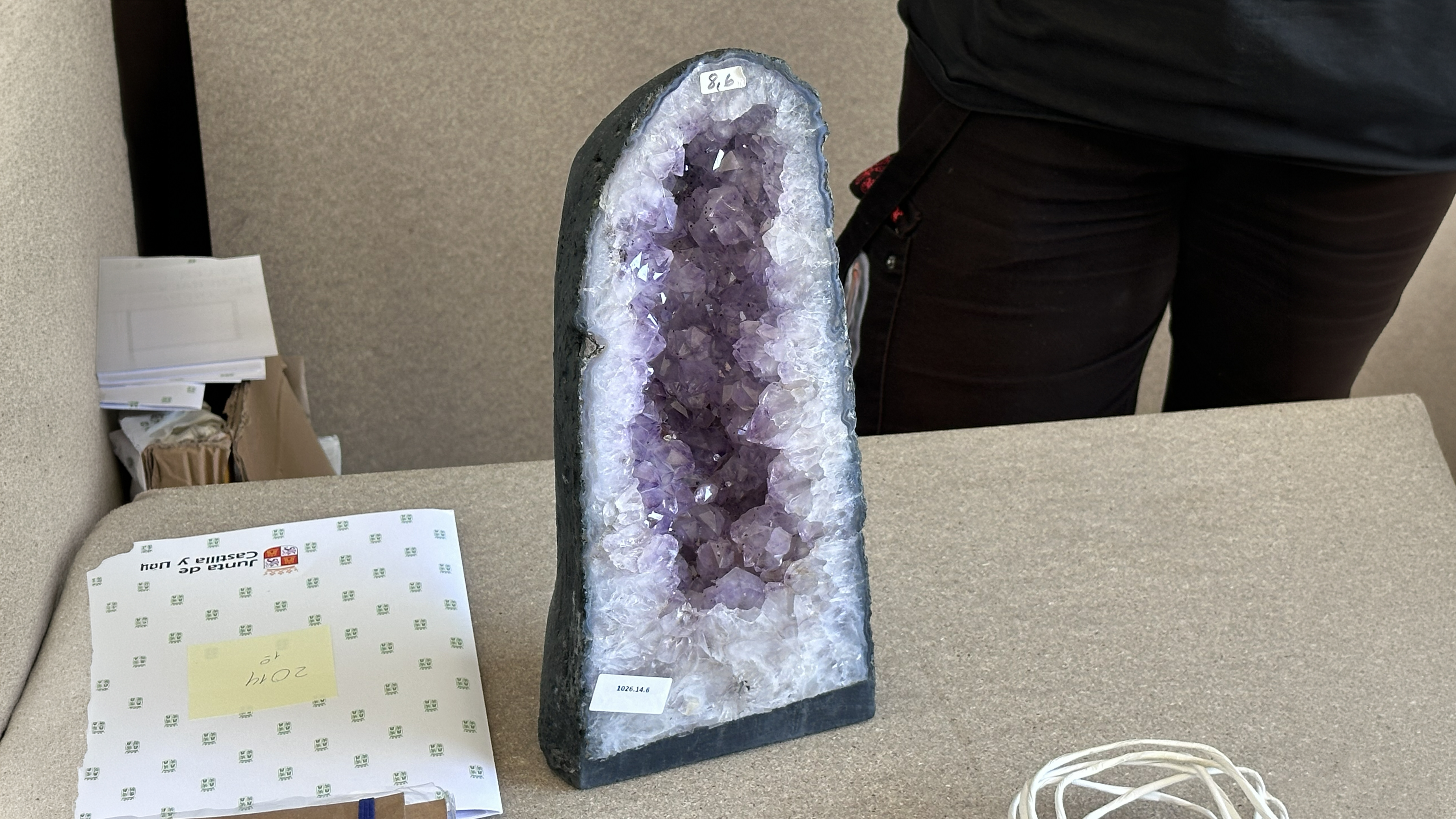 Amatista de más de 8 kg de peso donada por KUNUGI