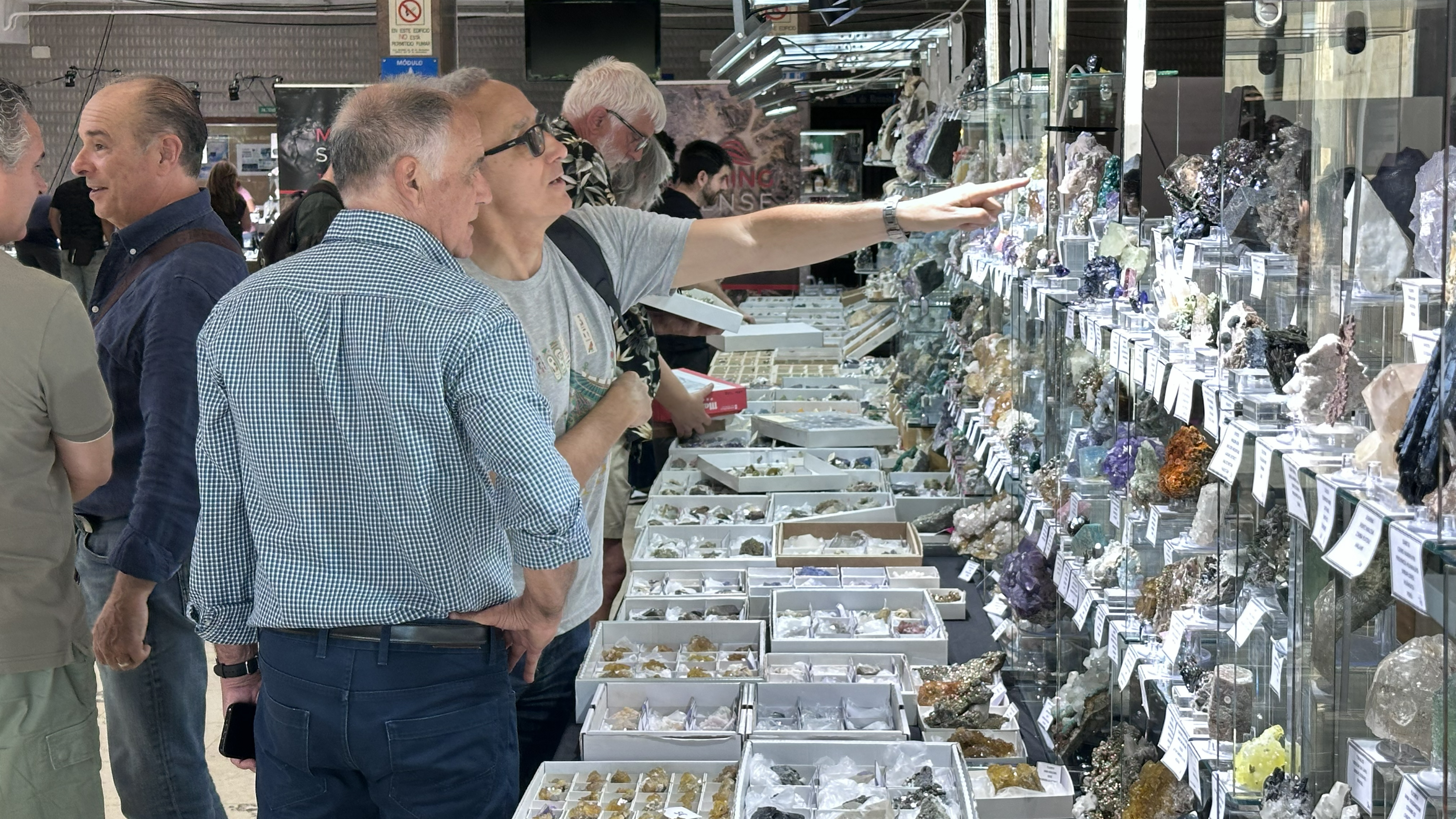 Expositores de la Feria de Minerales de la USAL