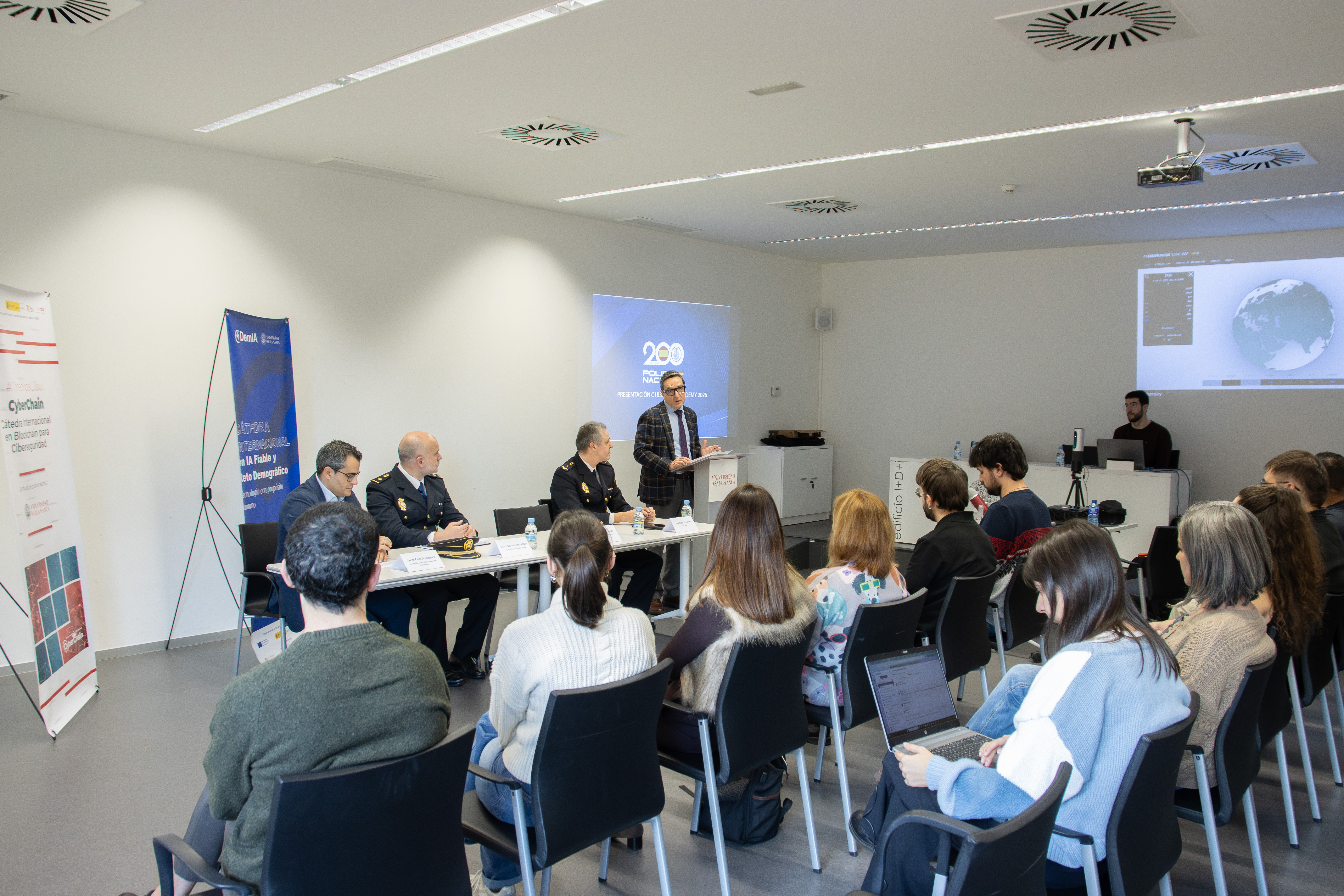 La Universidad de Salamanca y Policía Nacional presentan C1B3RWALL ACADEMY, el mayor programa formativo en ciberseguridad Solapas principales Ver Editar Eliminar Revisiones