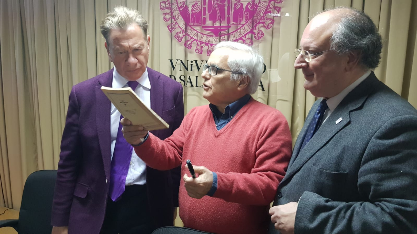 Portillo charla con el periodista Juan Cruz y Enrique Cabero