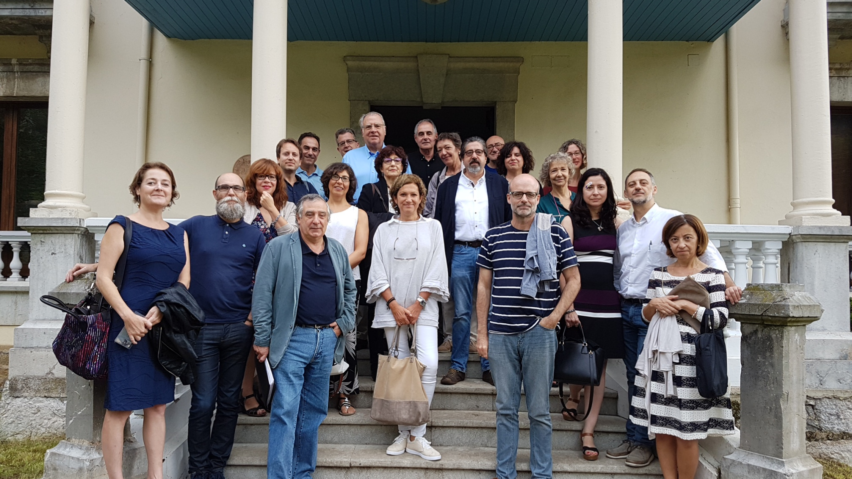 El profesor de la Universidad de Salamanca, crítico literario y escritor, Luis García Jambrina, con los participantes en el Encuentro de Escritores y Críticos de las Letras Españolas