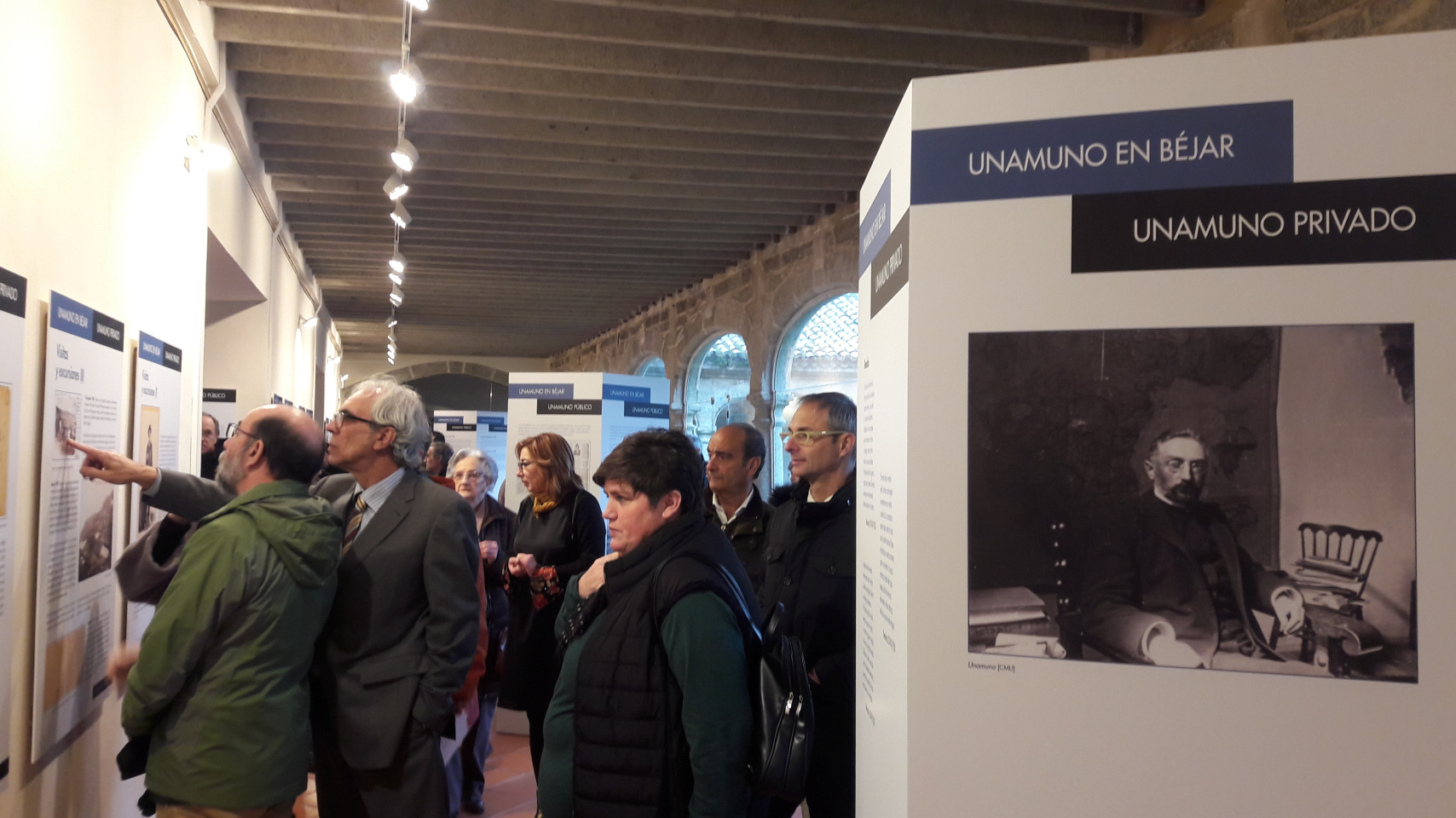 La Universidad de Salamanca y el Ayuntamiento de Béjar refuerzan la colaboración cultural con una exposición sobre Unamuno y una representación teatral