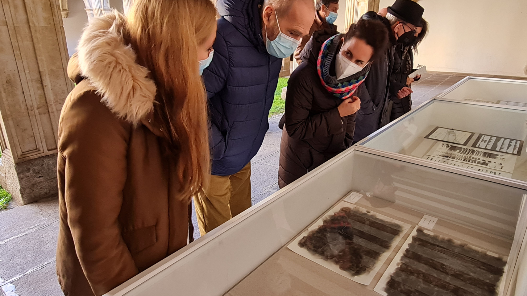 Olga Ivanova, José Gómez Asencio y Carmen Quijada en la exposición