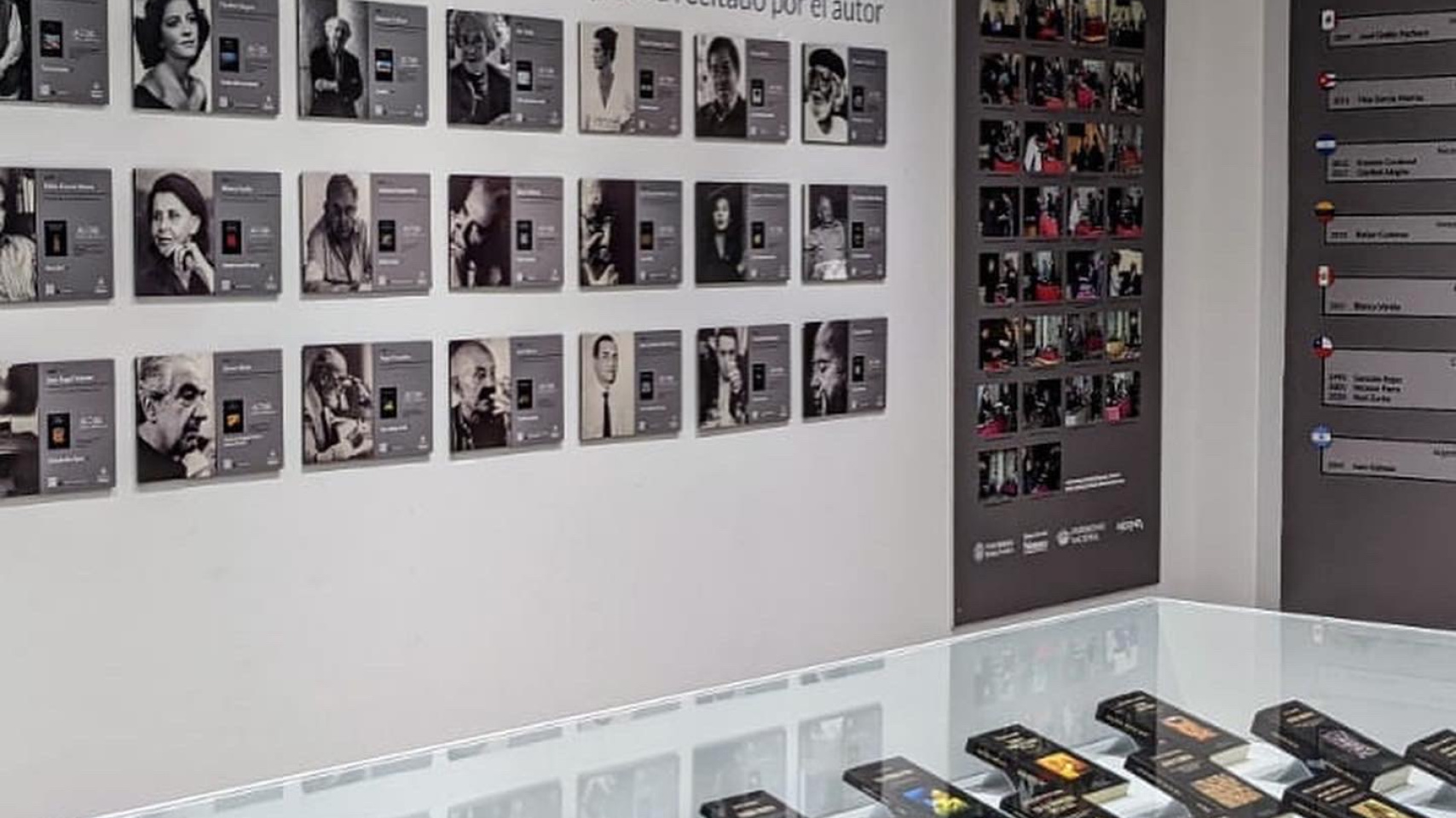 Ediciones Universidad de Salamanca presenta en el Centro Comercial El Tormes una exposición sobre el Premio Reina Sofía de Poesía Iberoamericana