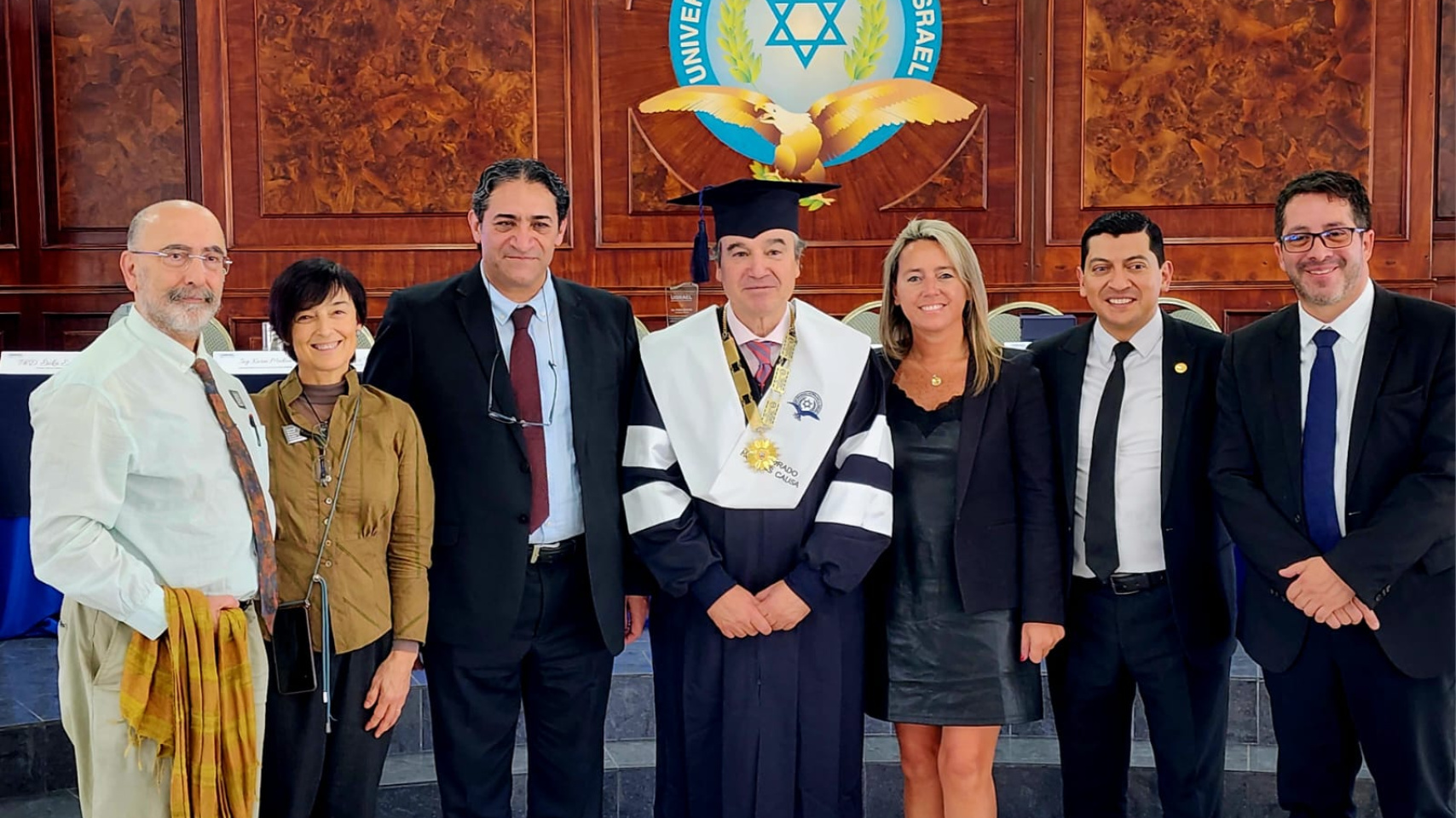 El profesor José Ramón Alonso, catedrático de la Facultad de Biología e investigador del Instituto de Neurociencias de Castilla y León, recibe el doctorado honoris causa en la Universidad Tecnológica Israel (Quito, Ecuador).