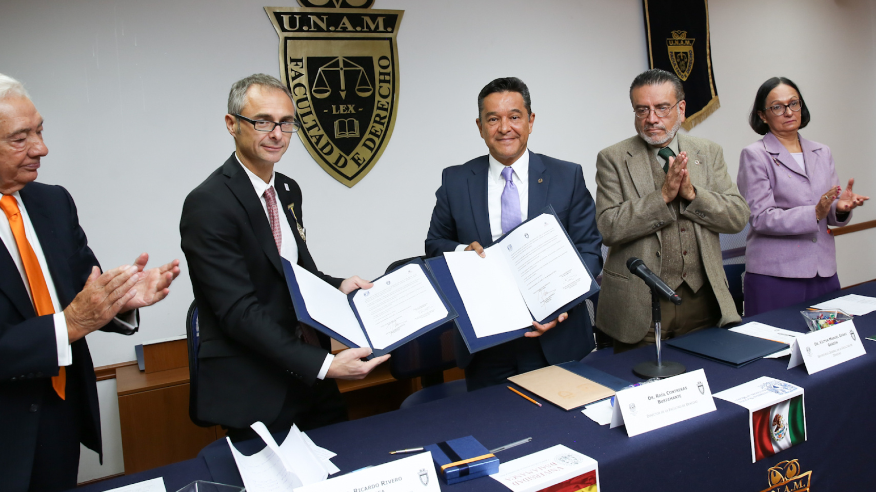 Ricardo Rivero recibe la ‘Medalla Isidro Fabela’ de la Facultad de Derecho de la Universidad Nacional Autónoma de México