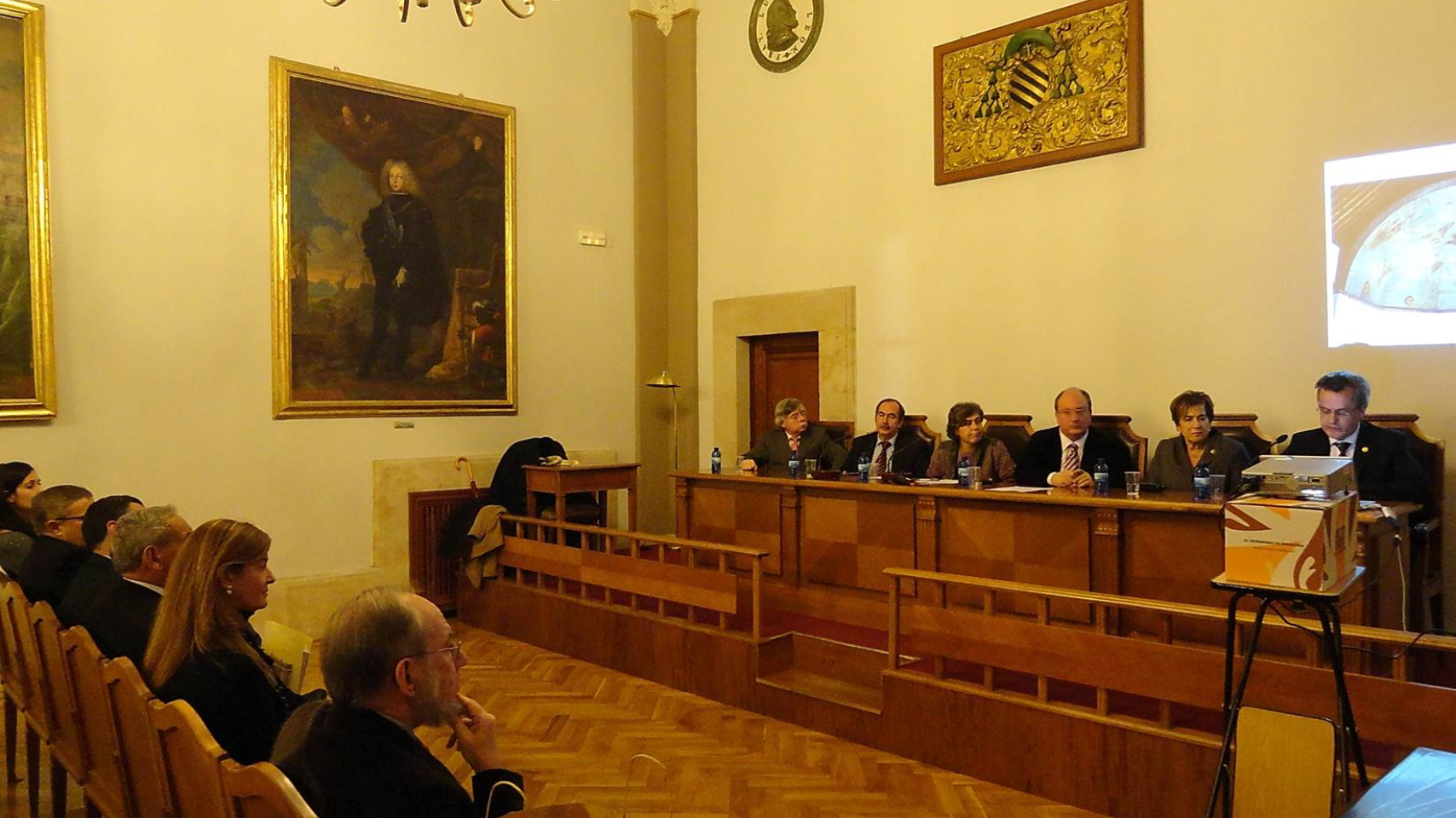 Un momento de la conferencia impartida por don Bernardo García-Bernalt Alonso