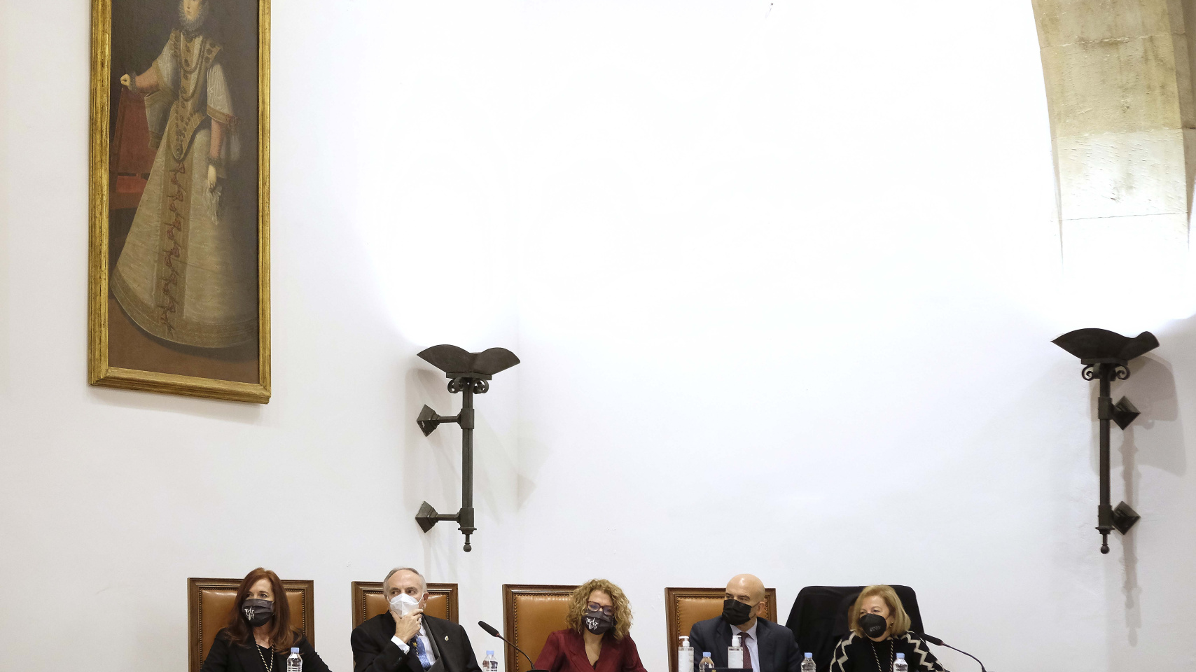 De izquierda a derecha Ana Isabel Morales Martín, Carlos Gómez-Canga-Argüelles, Ana Martín Suárez, Javier Herradón Muñoz y Paloma Cuanda Payá. (Foto: Enrique Carrascal)