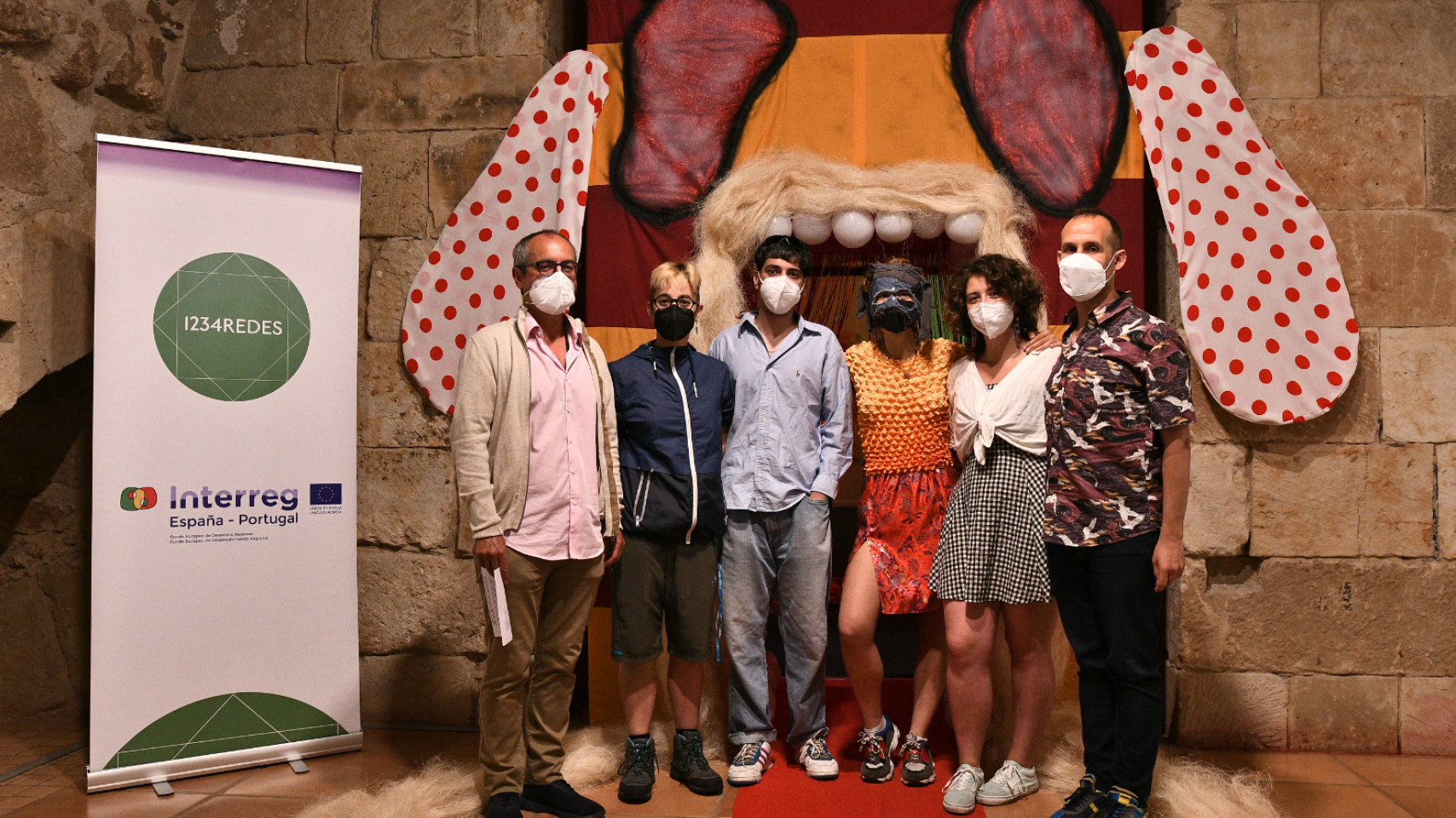 Luis Barrio y Diego del Pozo junto al colectivo T.E.T.A en la presentación de la exposición MONSTRUAR