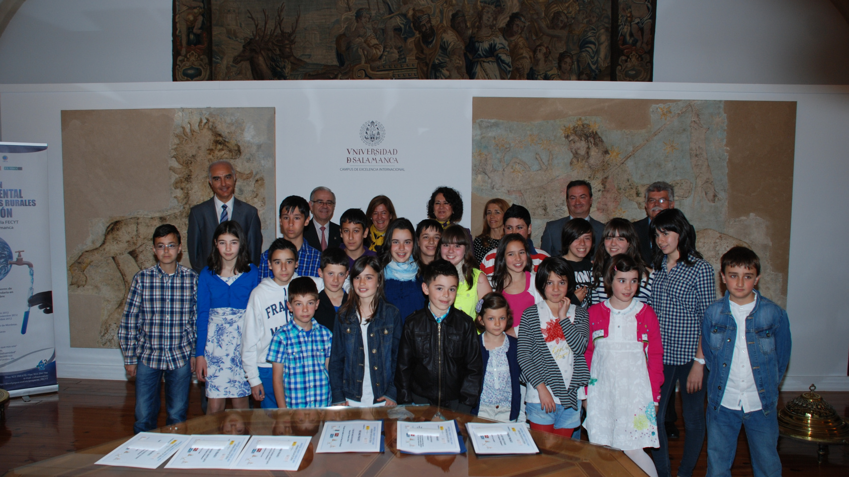 Foto de familia de los premiados y autoridades.
