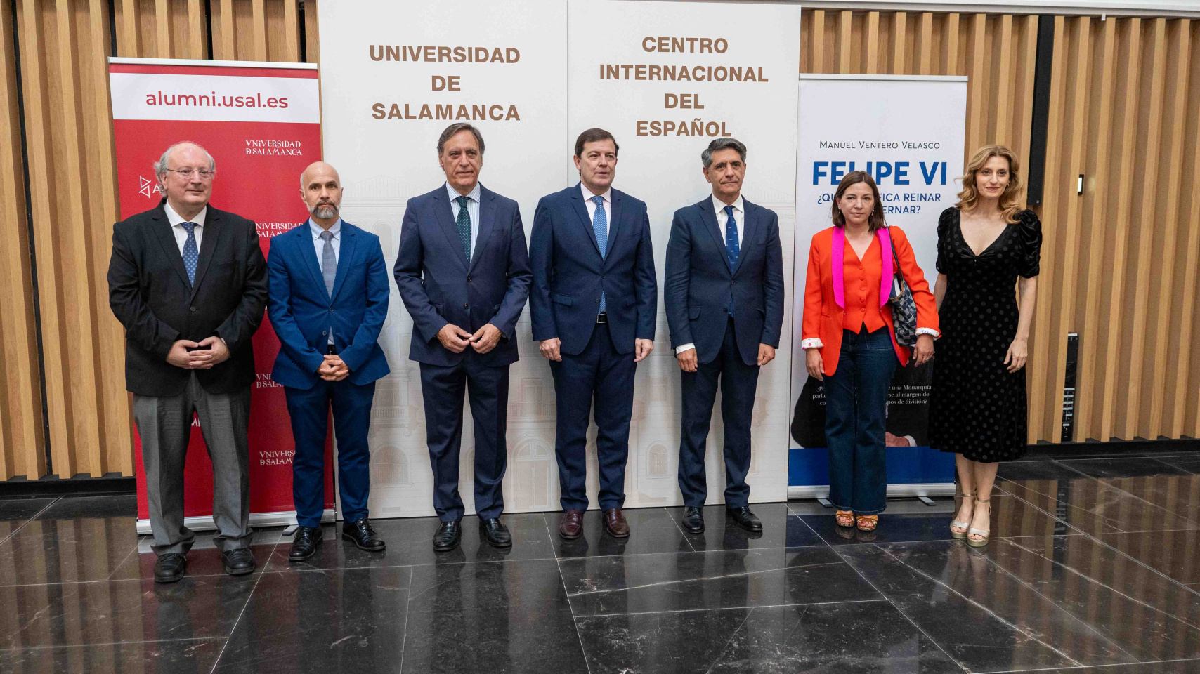 Autoridades en la presentación del libro "Felipe VI ¿Qué significa reinar sin gobernar?"