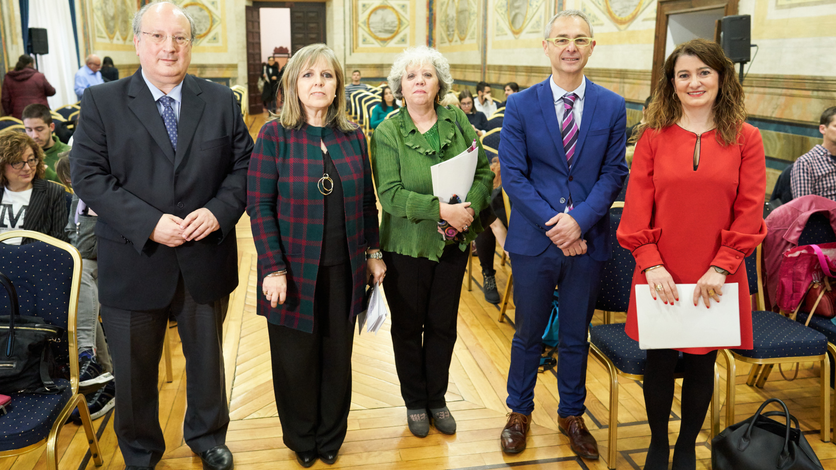 La Unidad de Igualdad ilumina la Fachada Rica de las Escuelas Mayores por el Día Internacional de la Mujer
