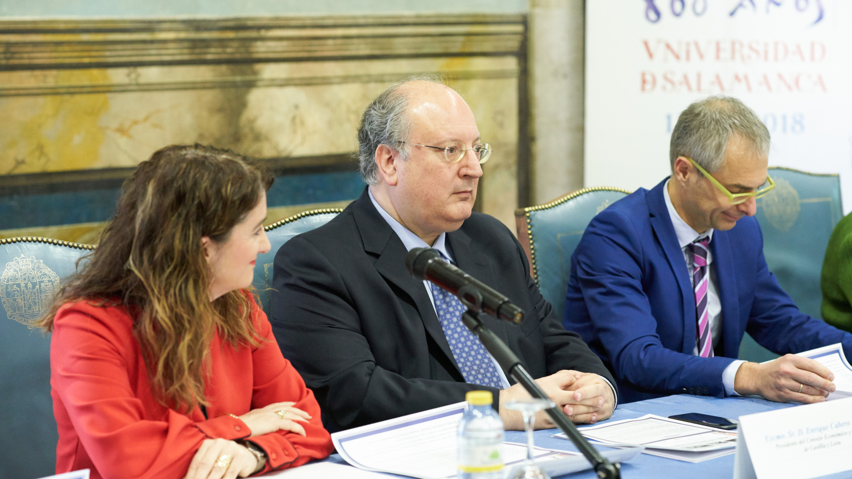 La Unidad de Igualdad ilumina la Fachada Rica de las Escuelas Mayores por el Día Internacional de la Mujer