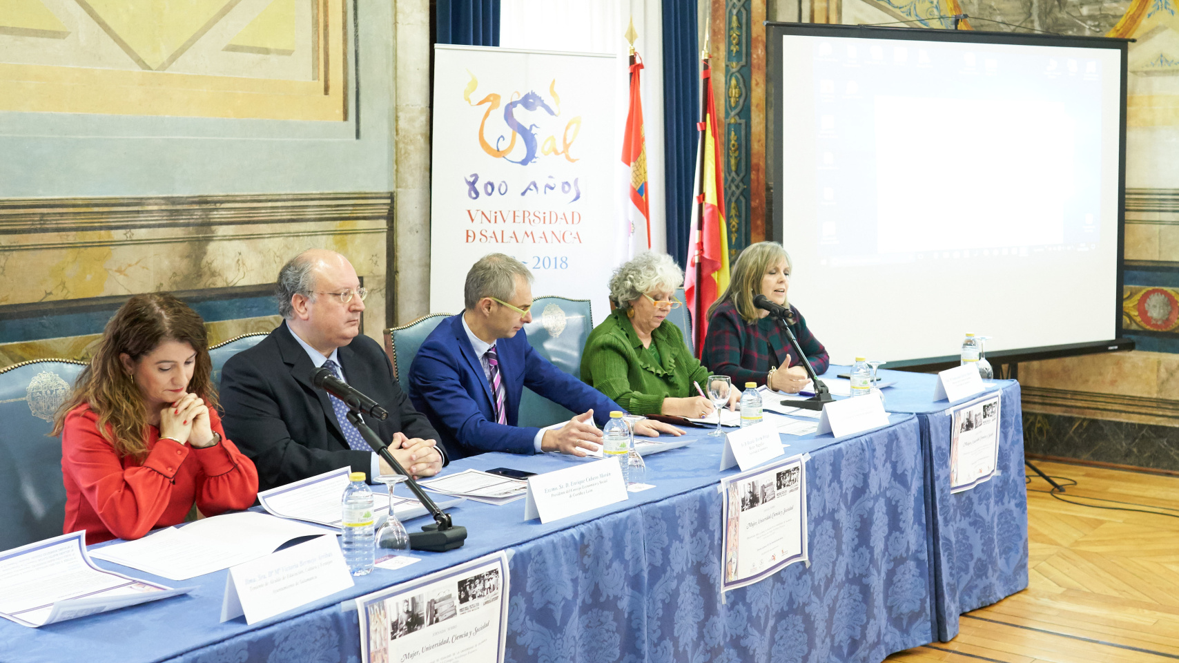 La Unidad de Igualdad ilumina la Fachada Rica de las Escuelas Mayores por el Día Internacional de la Mujer