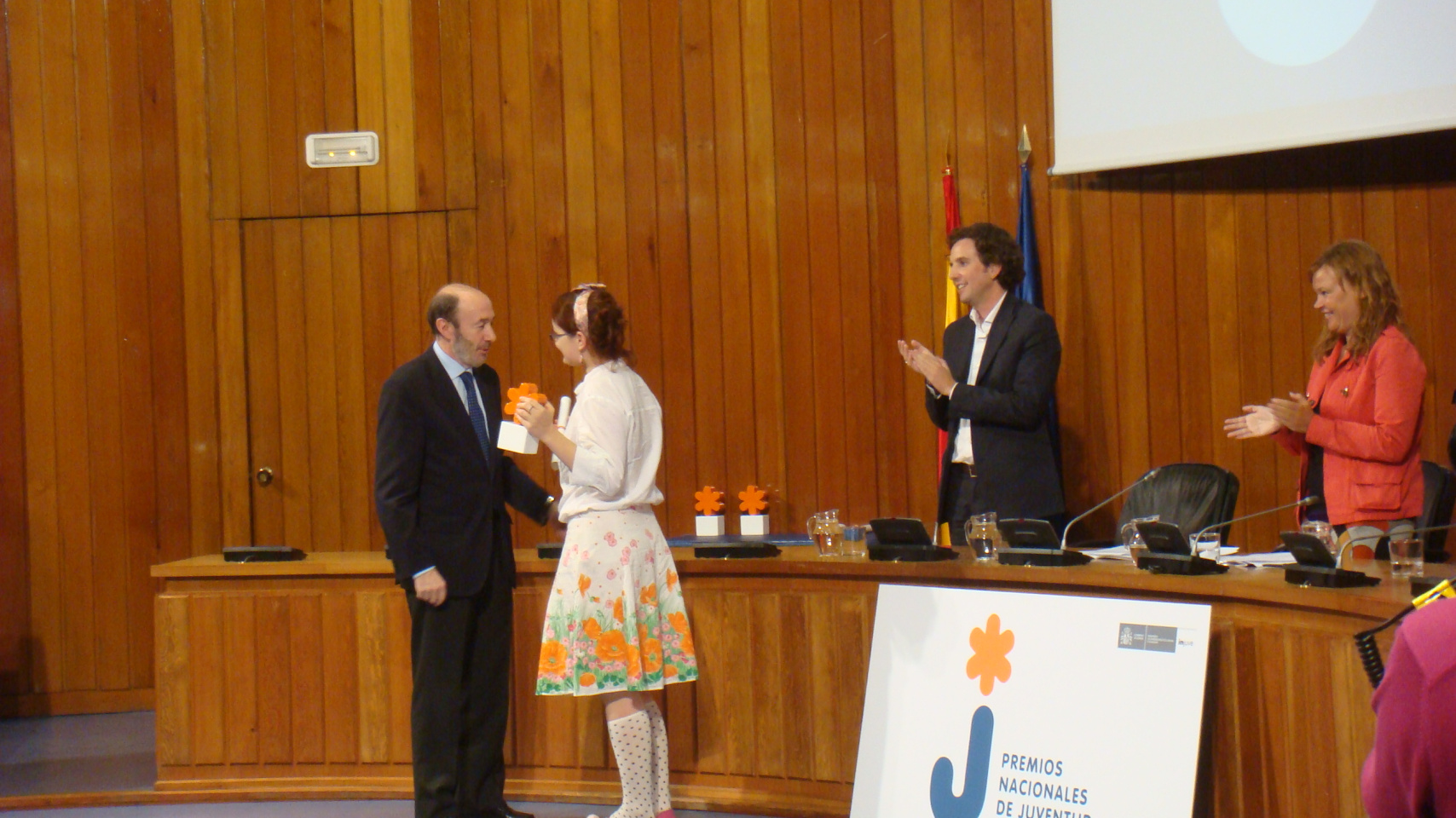 Un momento de la entrega del premio en el Ministerio de Sanidad, Política Social e Igualdad