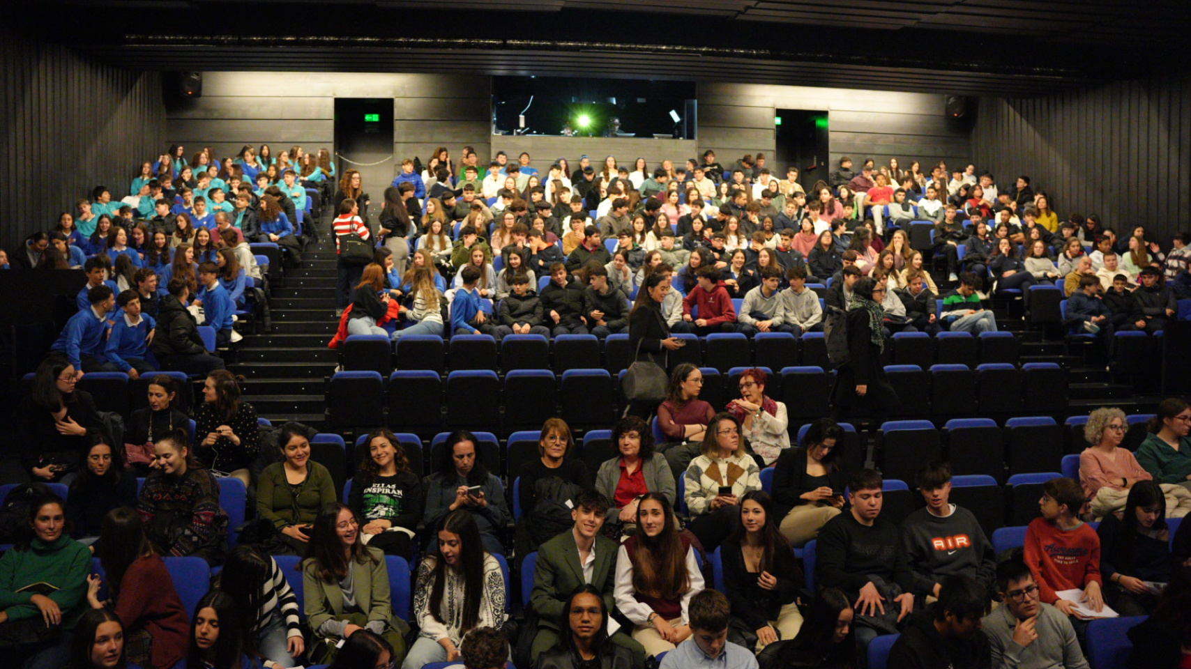 Alumnado en la gala final de "Mujeres que cambian la USAL"