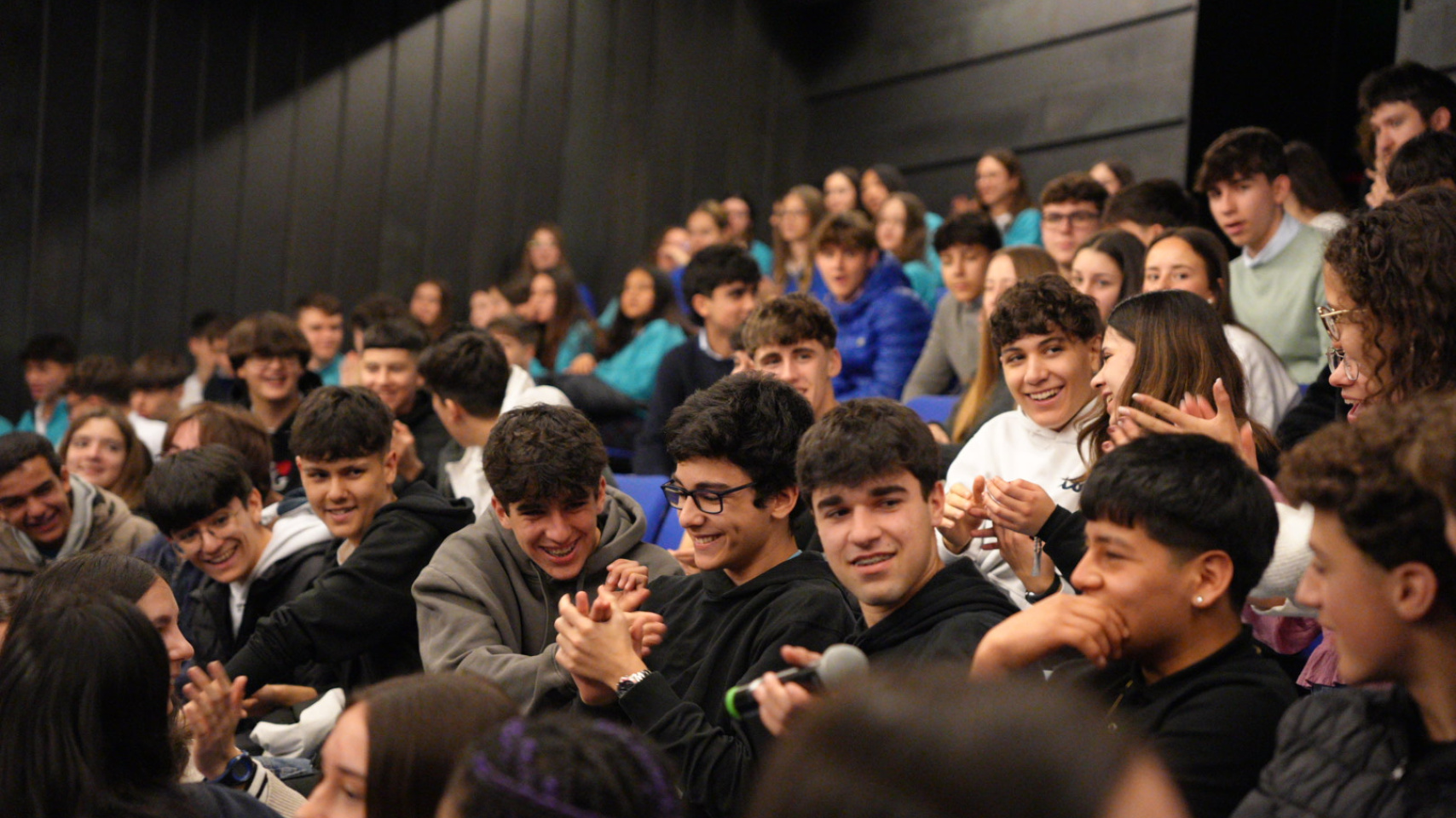 Alumnado en la gala final de "Mujeres que cambian la USAL"
