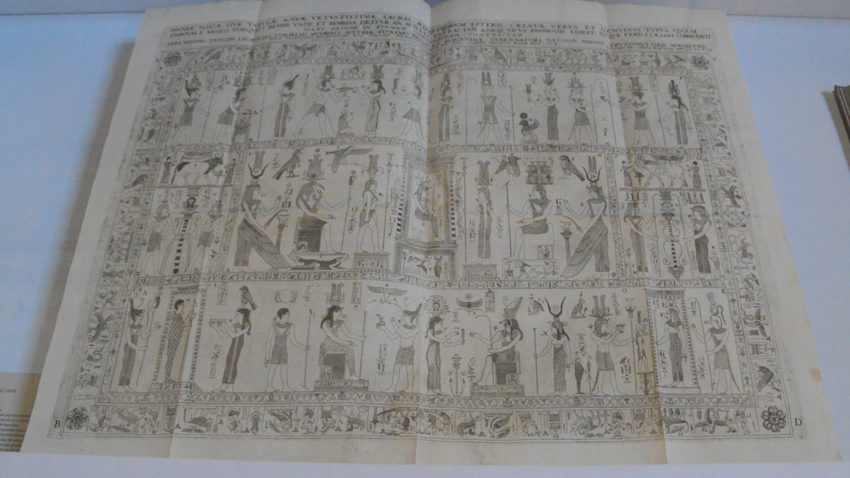 La Biblioteca General Histórica muestra sus fondos bibliográficos sobre Egipto en la exposición ‘Una tierra en rojo y negro’