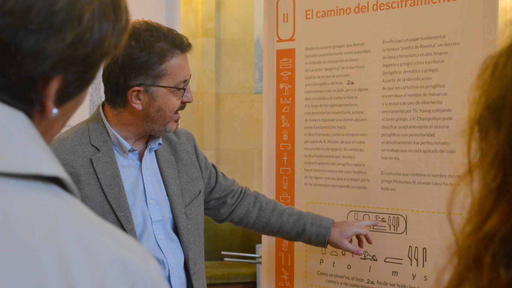 La Biblioteca General Histórica muestra sus fondos bibliográficos sobre Egipto en la exposición ‘Una tierra en rojo y negro’