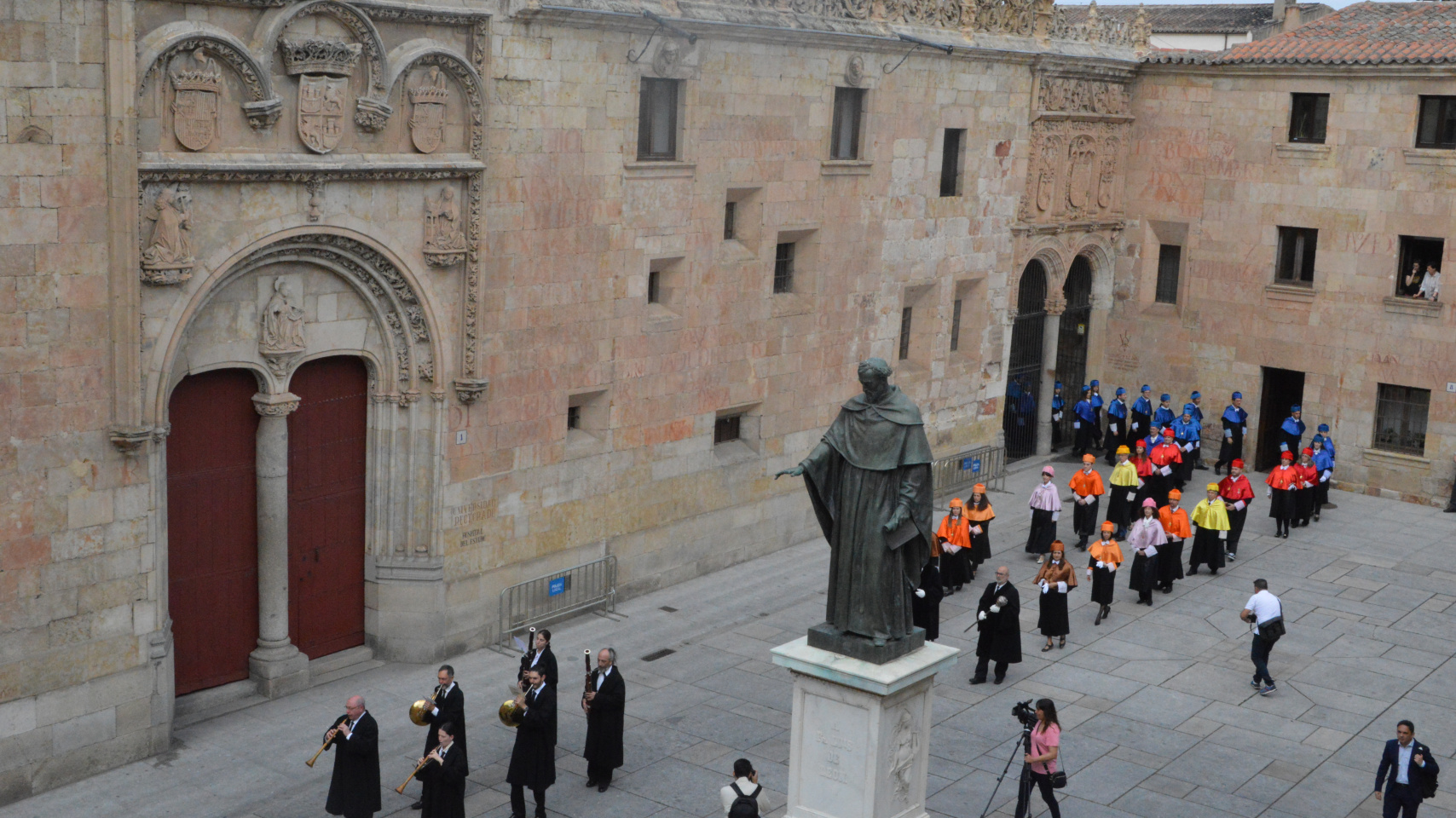 La Universidad de Salamanca se vuelca con la poesía y la física con la concesión de sendos honoris causa a Antonio Colinas y Margaret Murnane