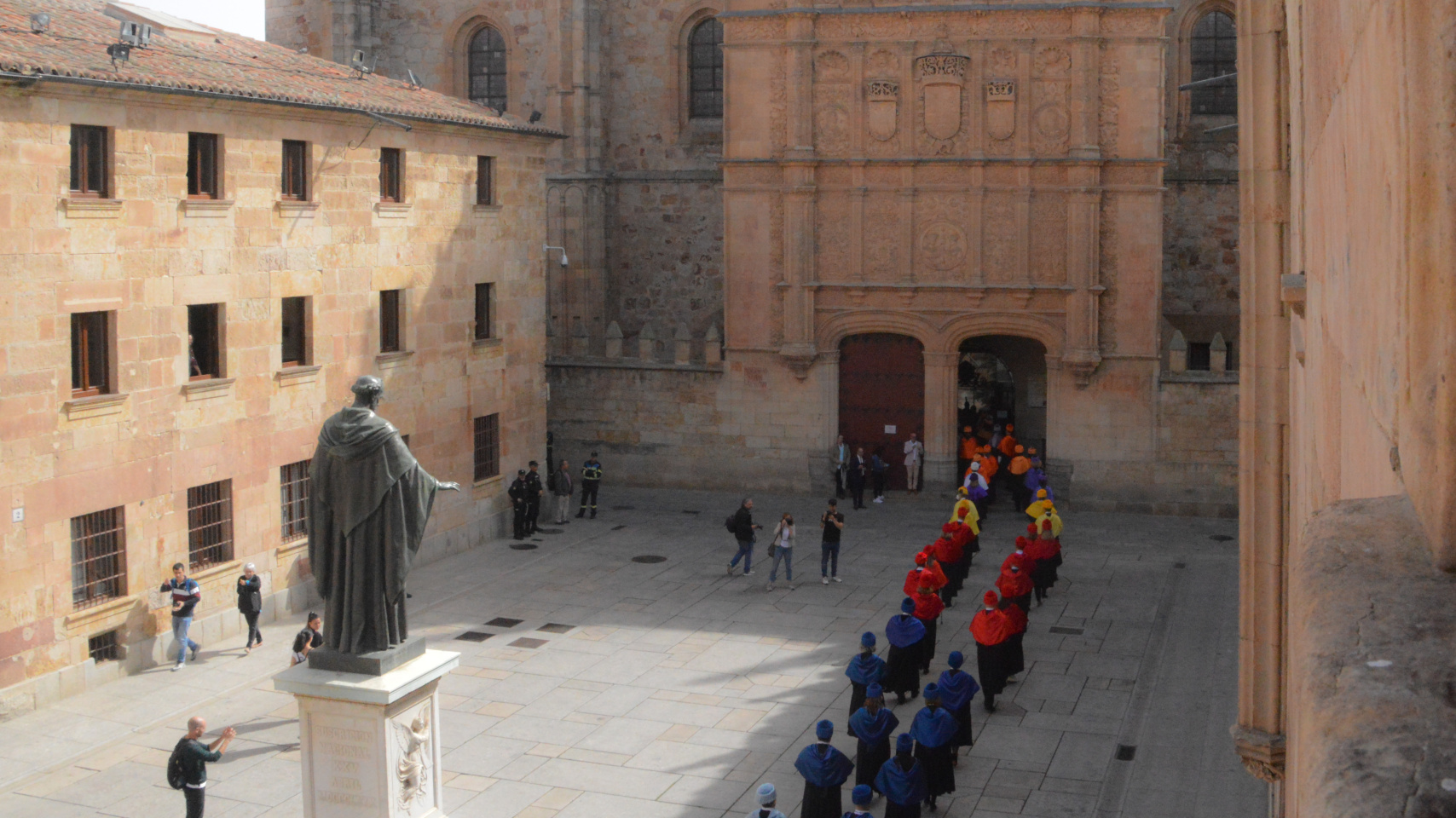 Cortejo inicial de la conmemoración del doctorado "honoris causa" de Santa Teresa de Jesús