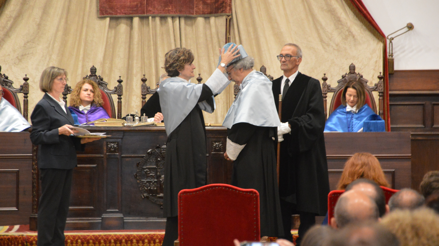 La Universidad de Salamanca se vuelca con la poesía y la física con la concesión de sendos honoris causa a Antonio Colinas y Margaret Murnane