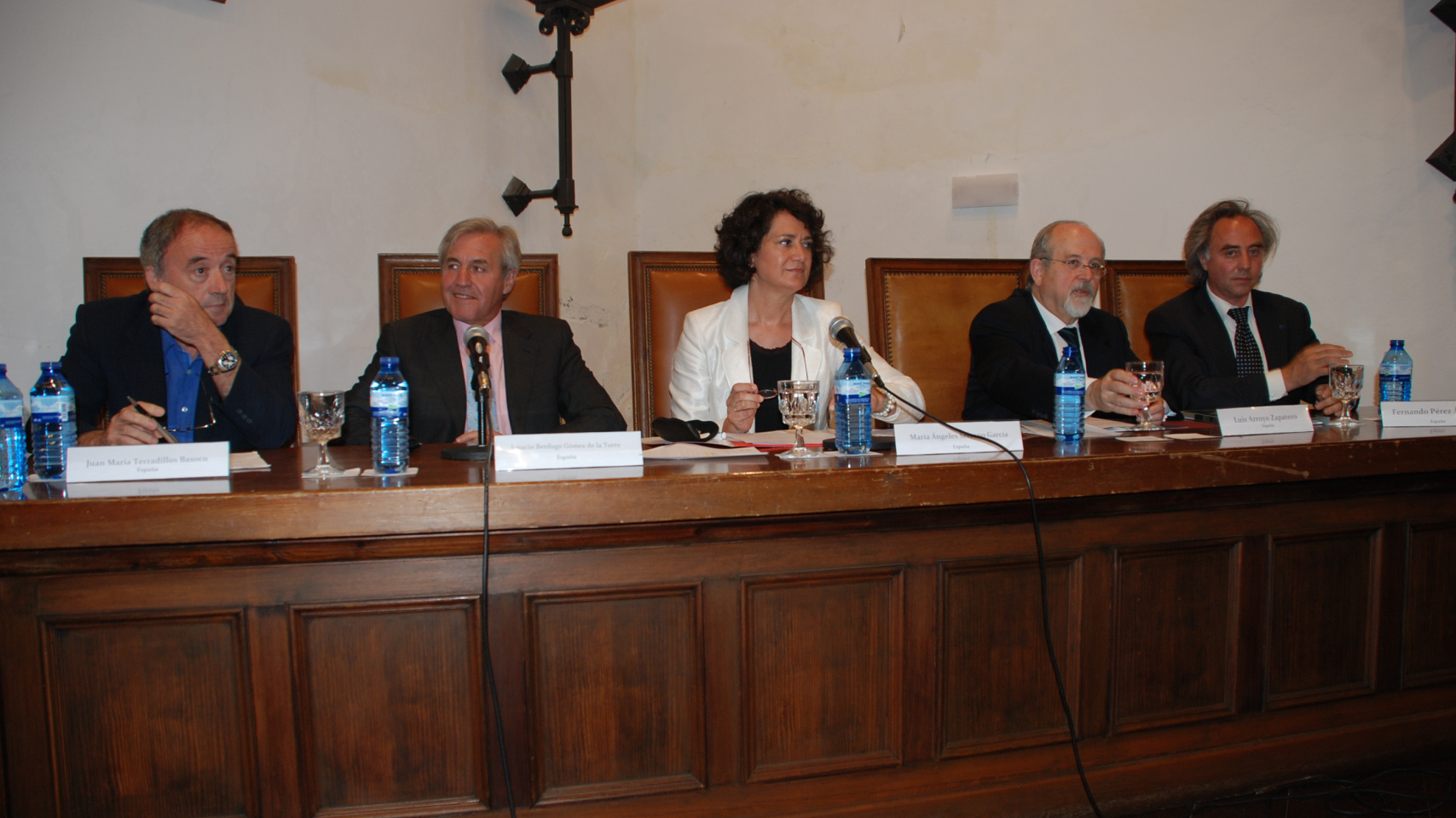 De izquierda a derecha, Juan Terradillos Basoco, Ignacio Berdugo de la Torre, Mª Ángeles Serrano García, Luis Arroyo Zapatero y Fernando Pérez Álvarez