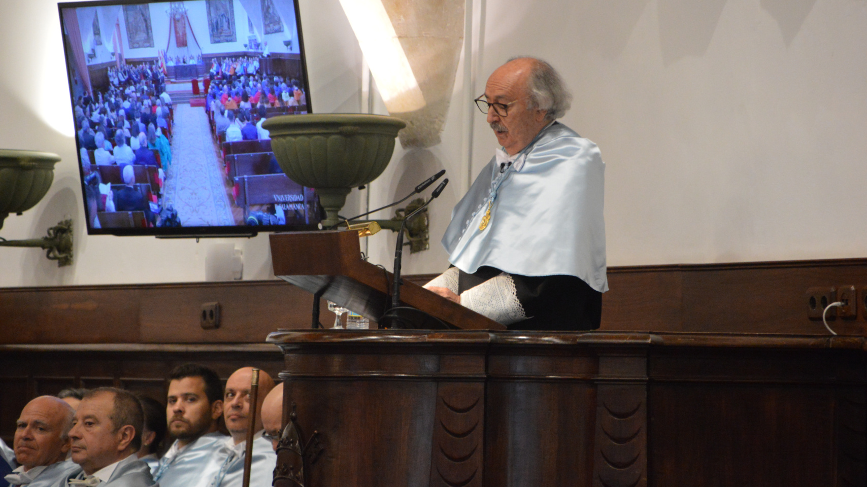 La Universidad de Salamanca se vuelca con la poesía y la física con la concesión de sendos honoris causa a Antonio Colinas y Margaret Murnane