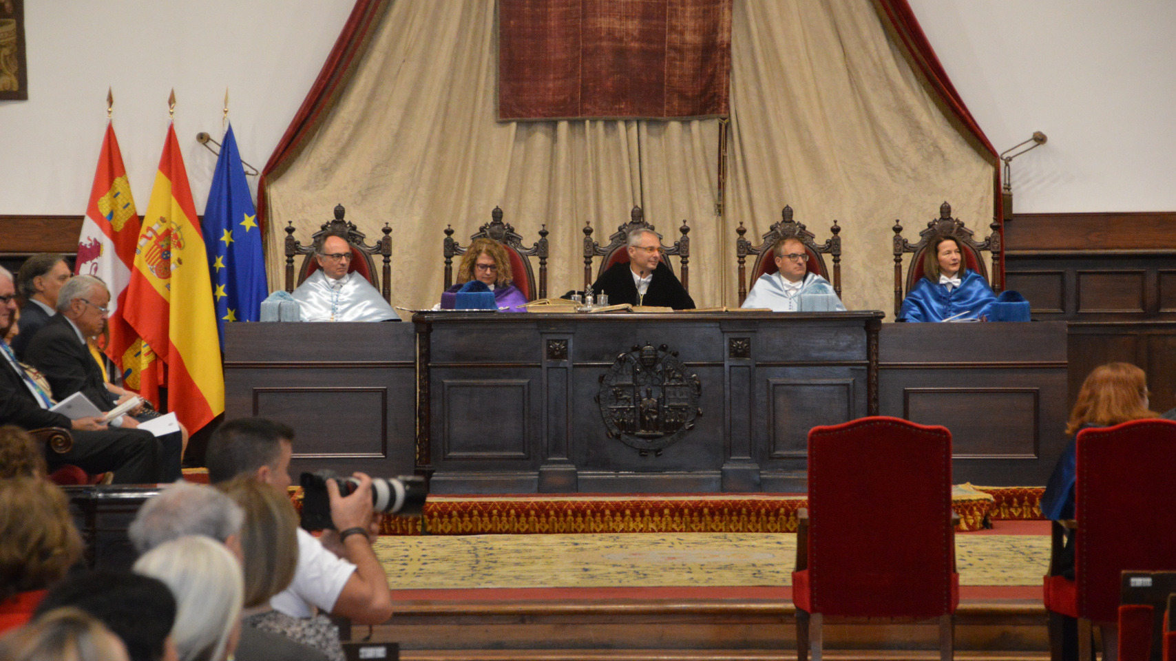 La Universidad de Salamanca se vuelca con la poesía y la física con la concesión de sendos honoris causa a Antonio Colinas y Margaret Murnane