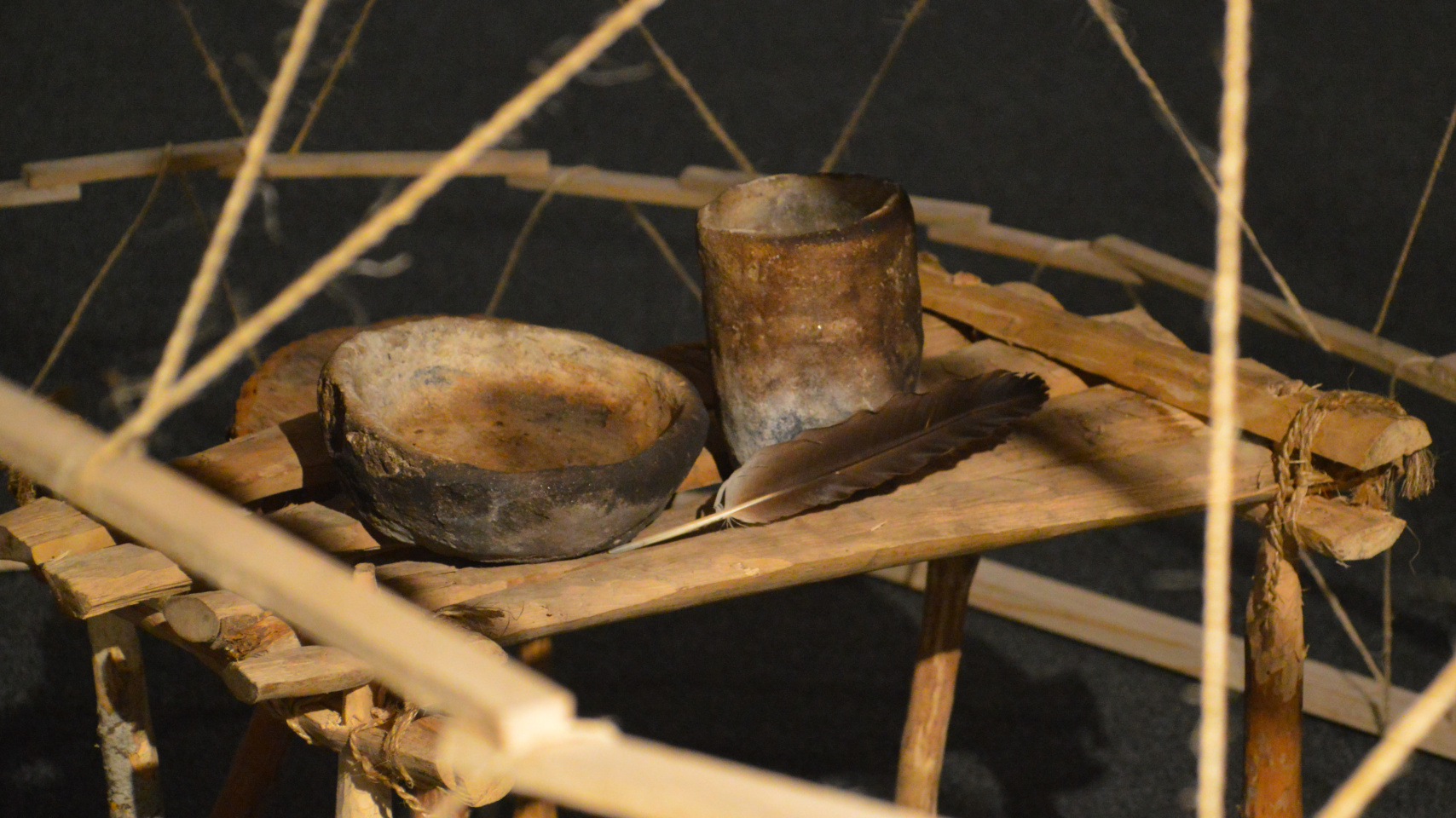 El artista salmantino Mario Valle plasma en la exposición ‘Habitares’ las facetas más animales del ser humano y su relación con el medio