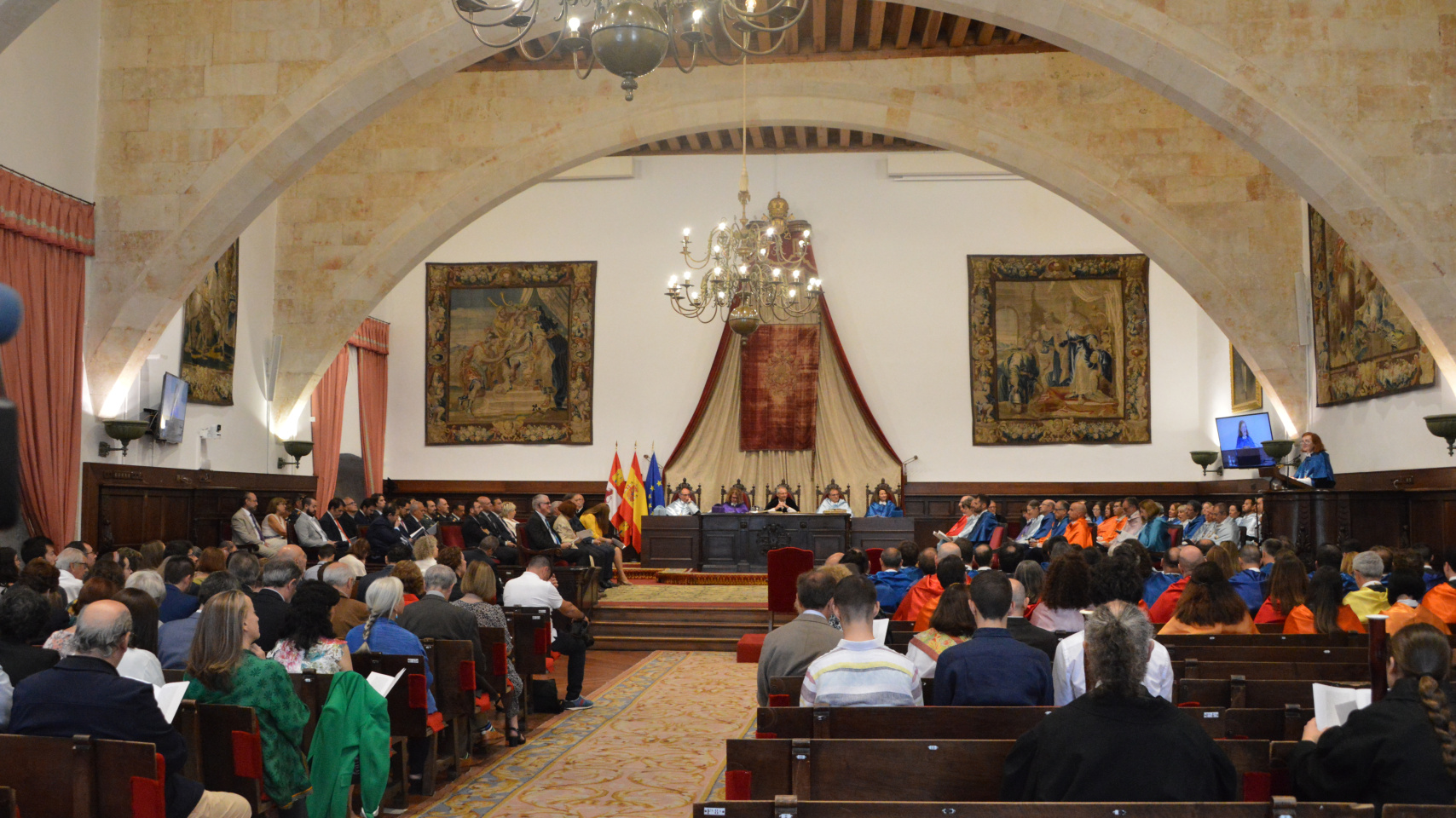 La Universidad de Salamanca se vuelca con la poesía y la física con la concesión de sendos honoris causa a Antonio Colinas y Margaret Murnane