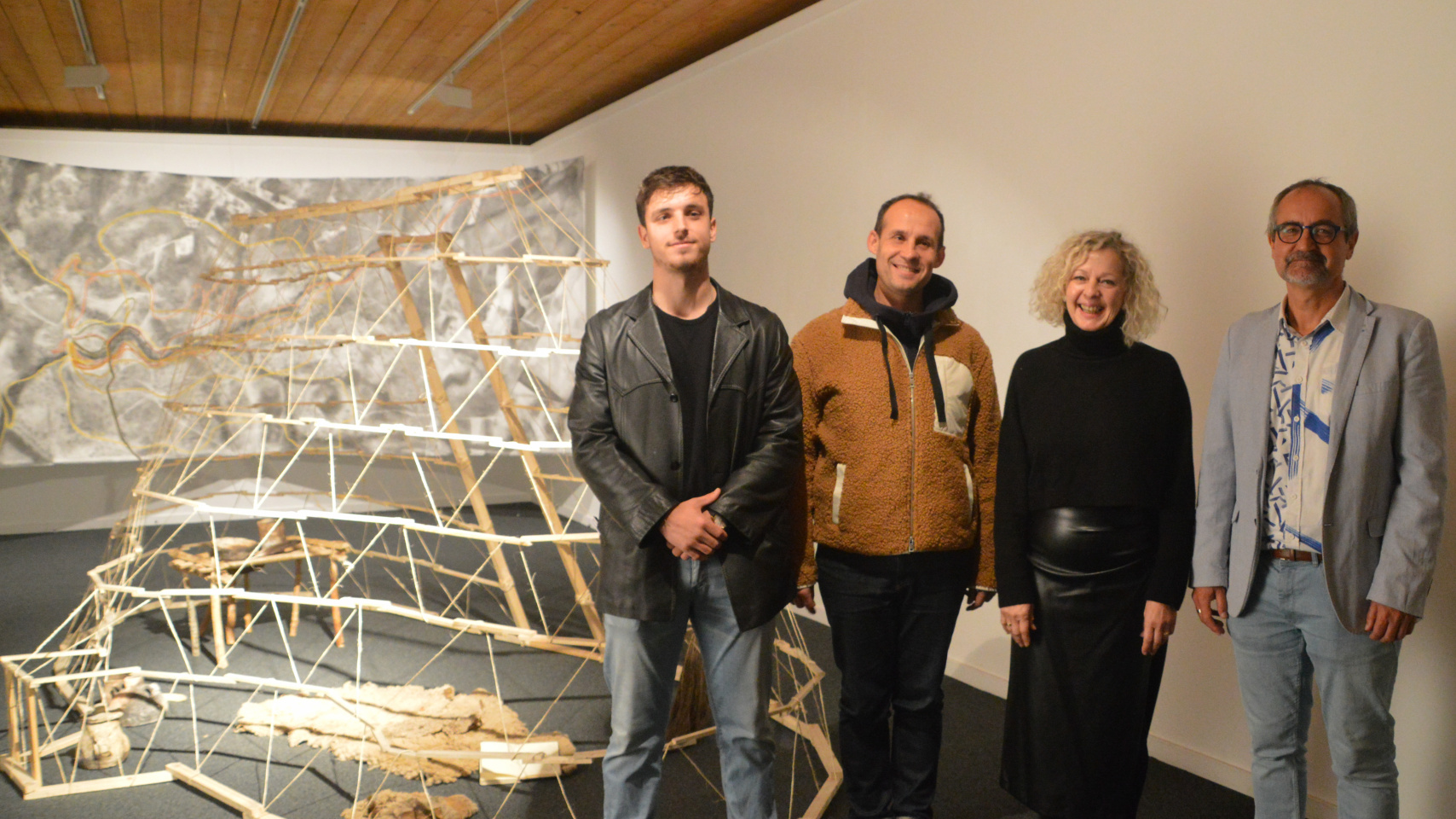 El artista salmantino Mario Valle plasma en la exposición ‘Habitares’ las facetas más animales del ser humano y su relación con el medio