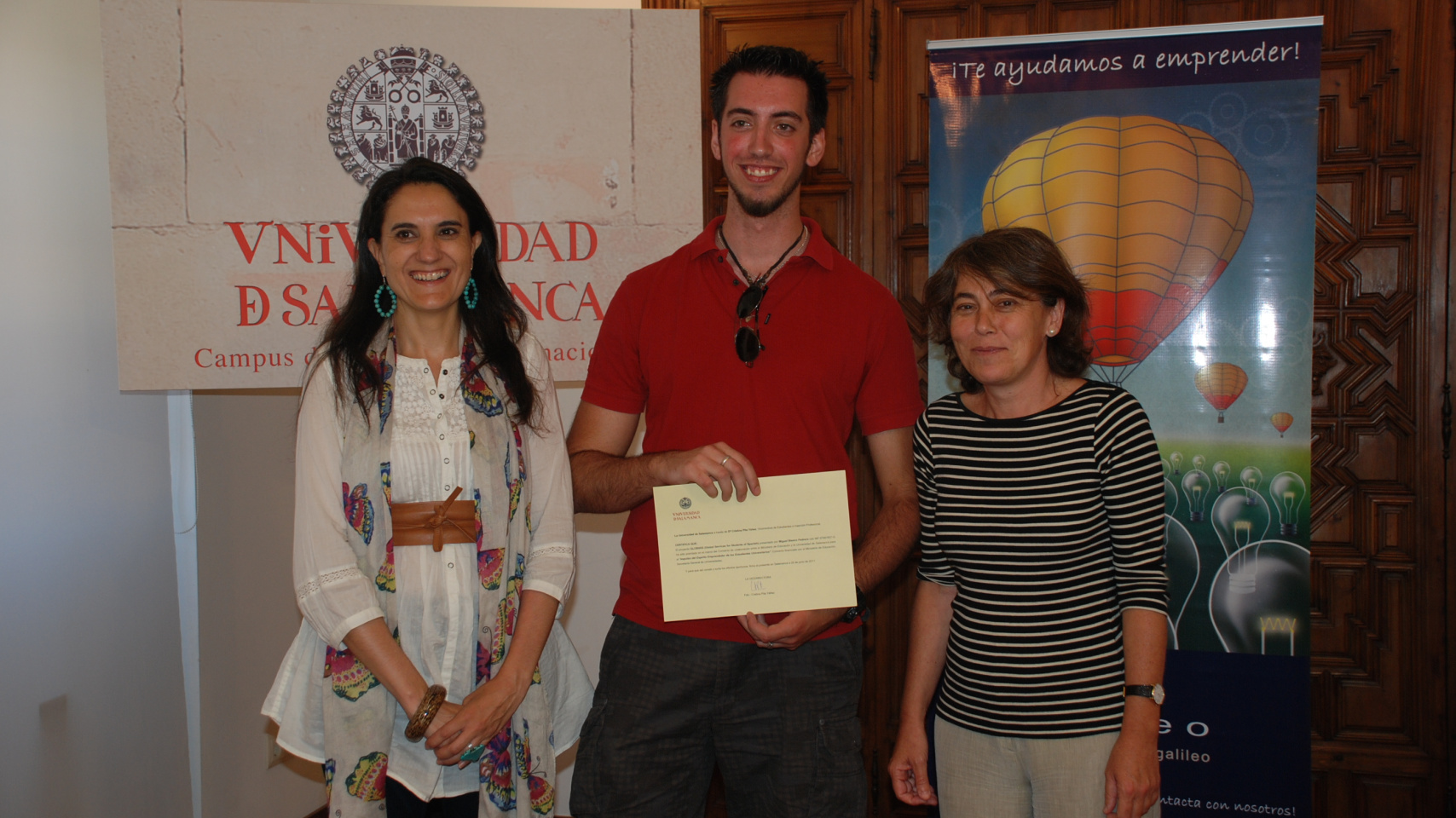 Mili Pizarro y Cristina Pita, con Miguel Blanco Pedrero