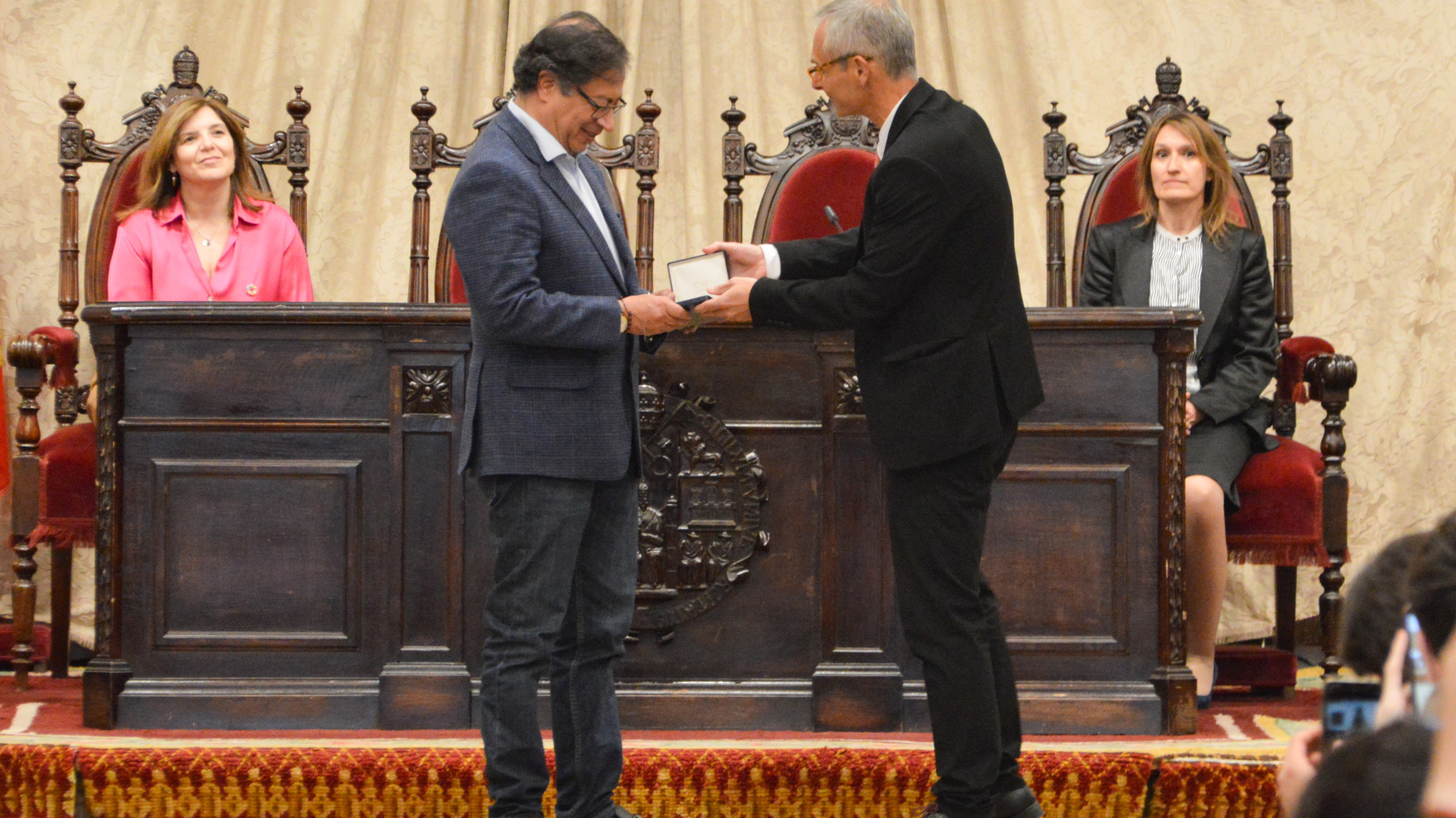 El presidente de la República de Colombia recibe la Medalla de la Universidad de Salamanca