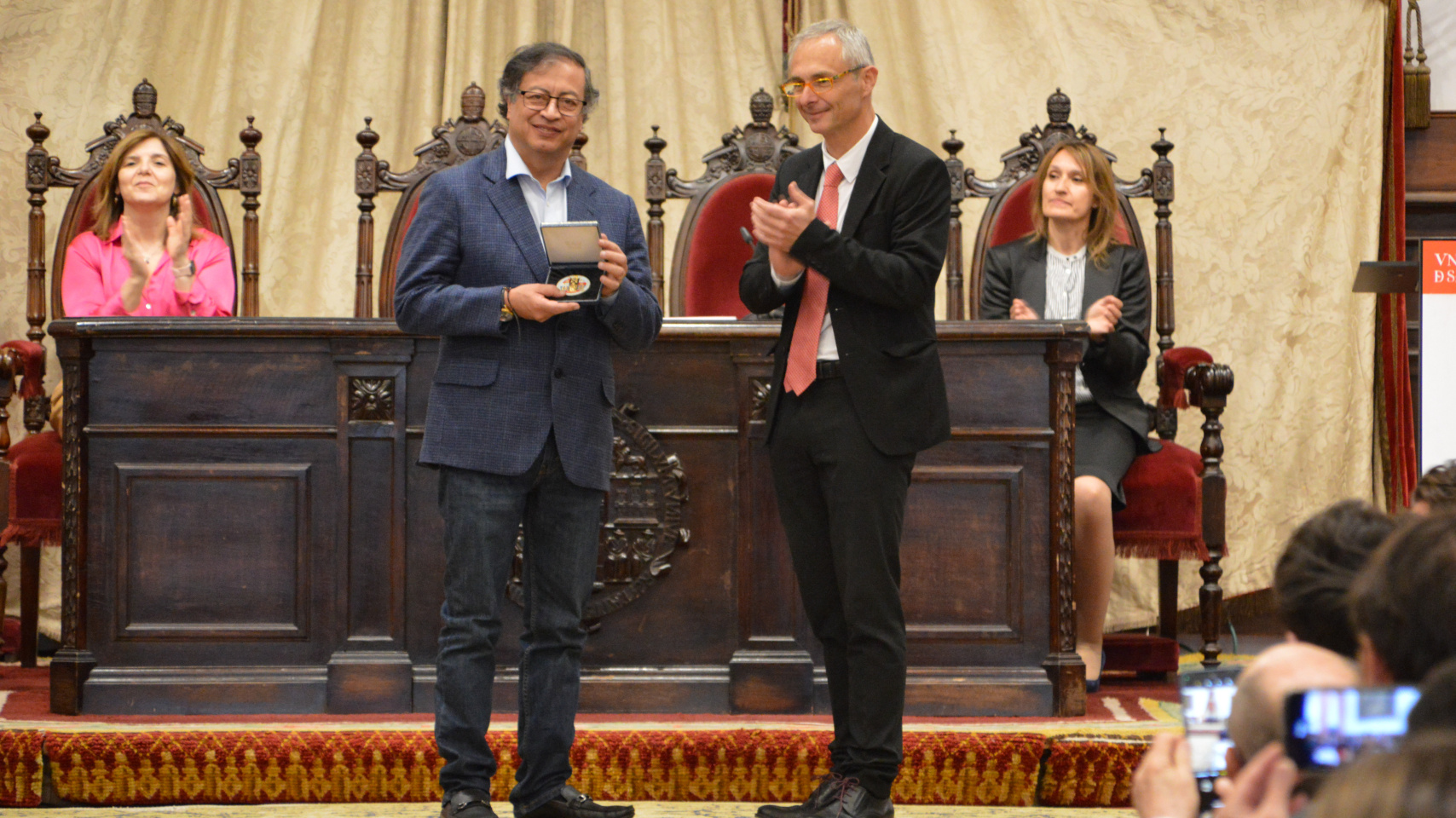 El presidente de la República de Colombia recibe la Medalla de la Universidad de Salamanca