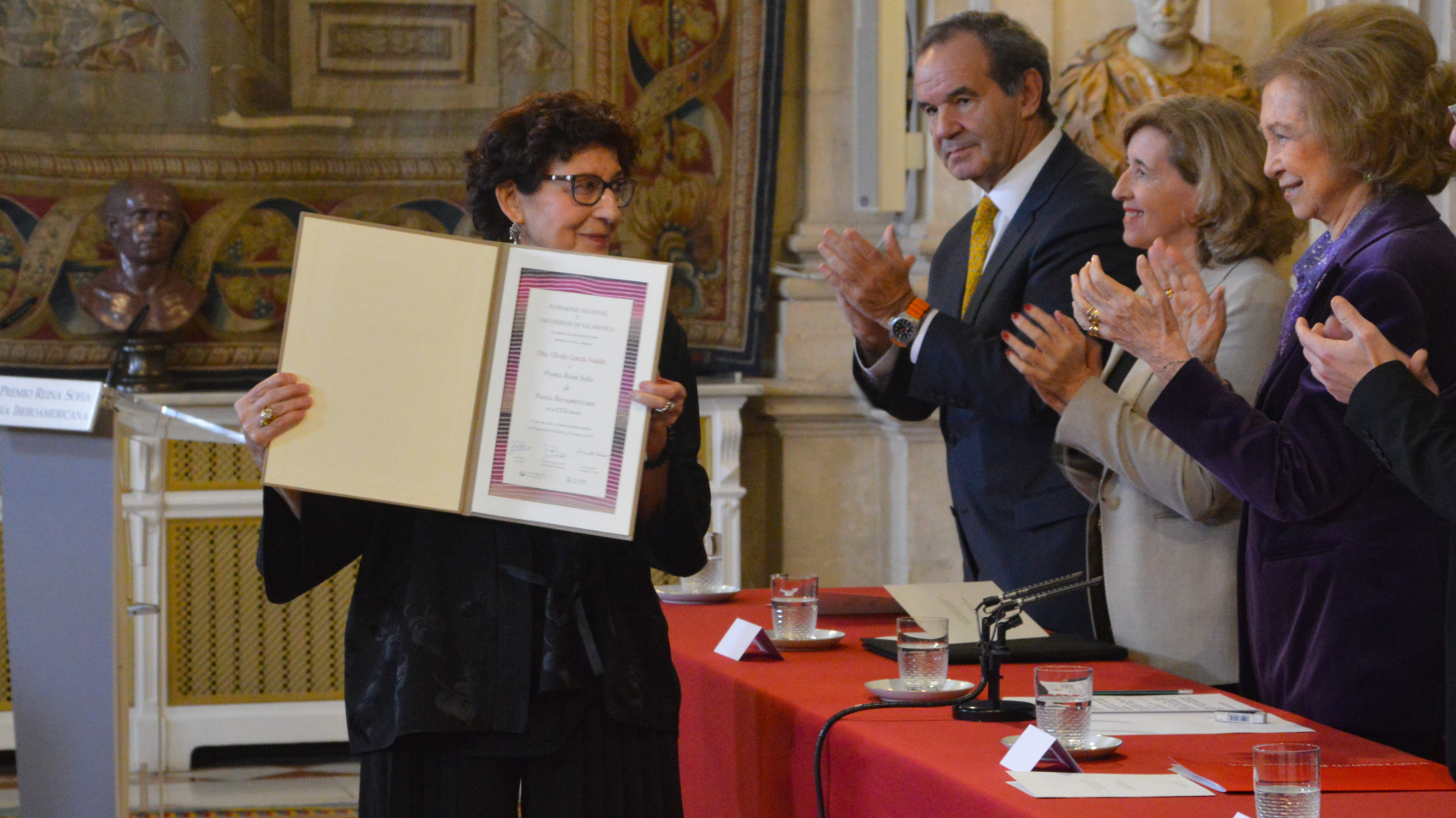 Olvido García Valdés recibe “conmovida y honrada” el XXXI Premio Reina Sofía de Poesía Iberoamericana
