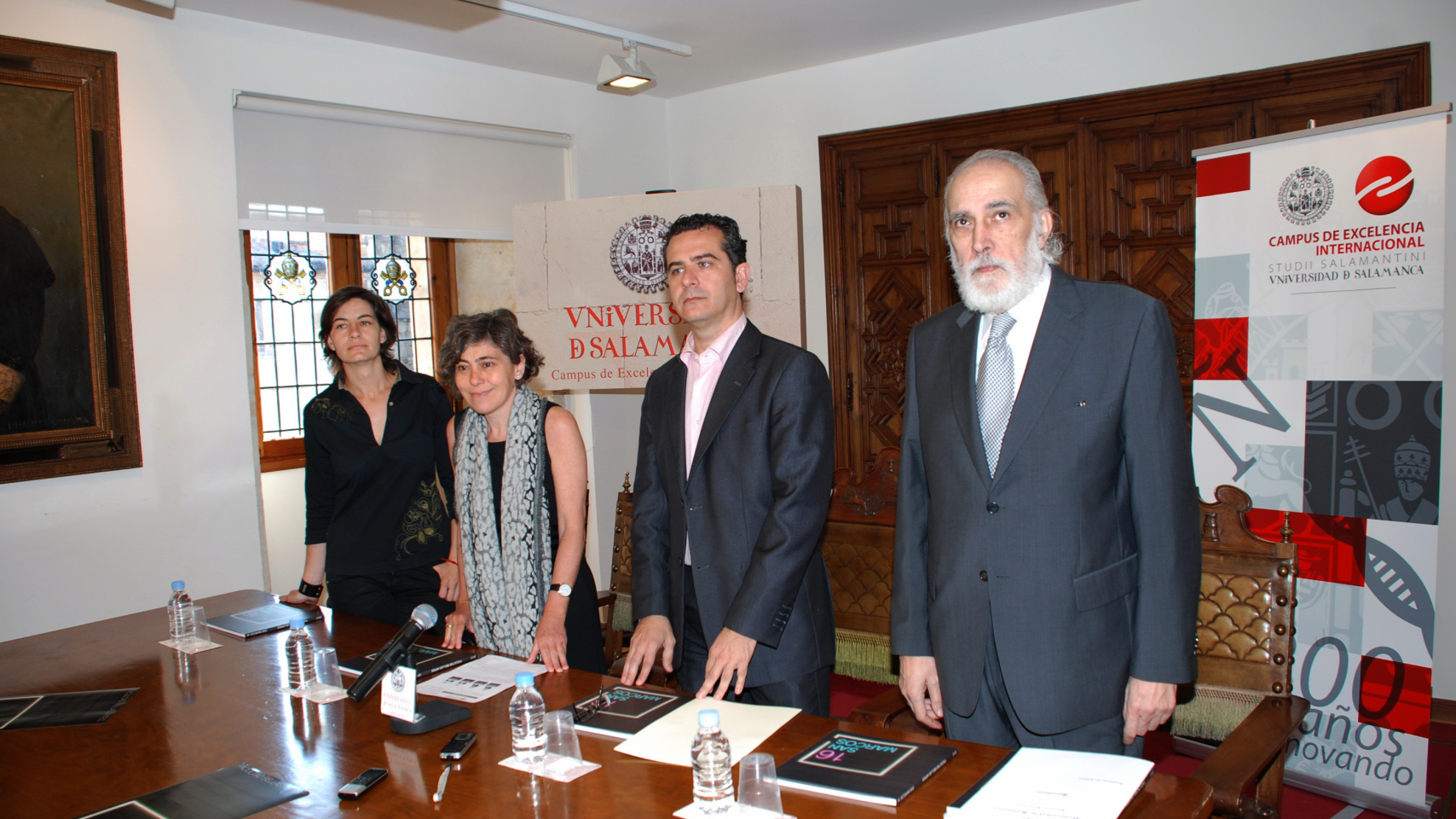 María Jesús Díez, coordinadora del DA2; Cristina Pita Yáñez, vicerrectora de Estudiantes e Inserción Profesional; Manuel Tostado, diputado de Cultura de la Diputación de Salamanca y Marcelo Llorente Malagón, vicedecano de Extensión de la Facultad de Bellas Artes.

María Jesús Díez, Cristina Pita Yáñez, Manuel Tostado y Marcelo Llorente Malagón