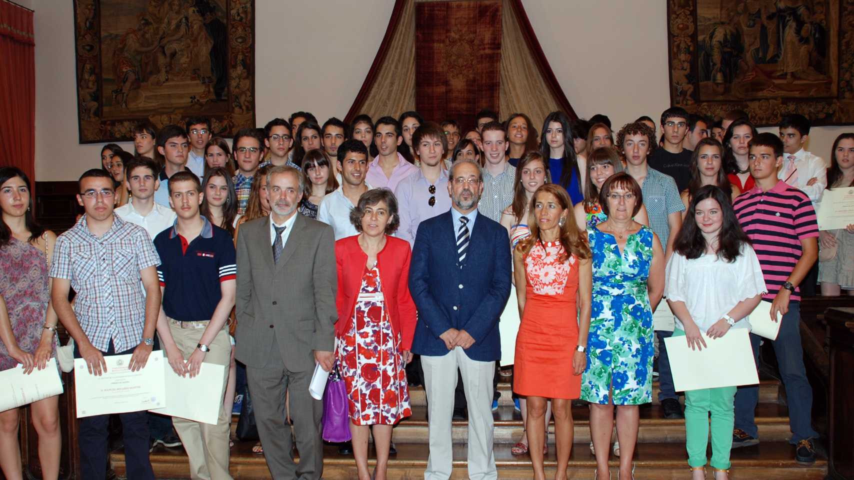 Grupo de estudiantes galardonados con los Premios Pruebas de Acceso 2012.