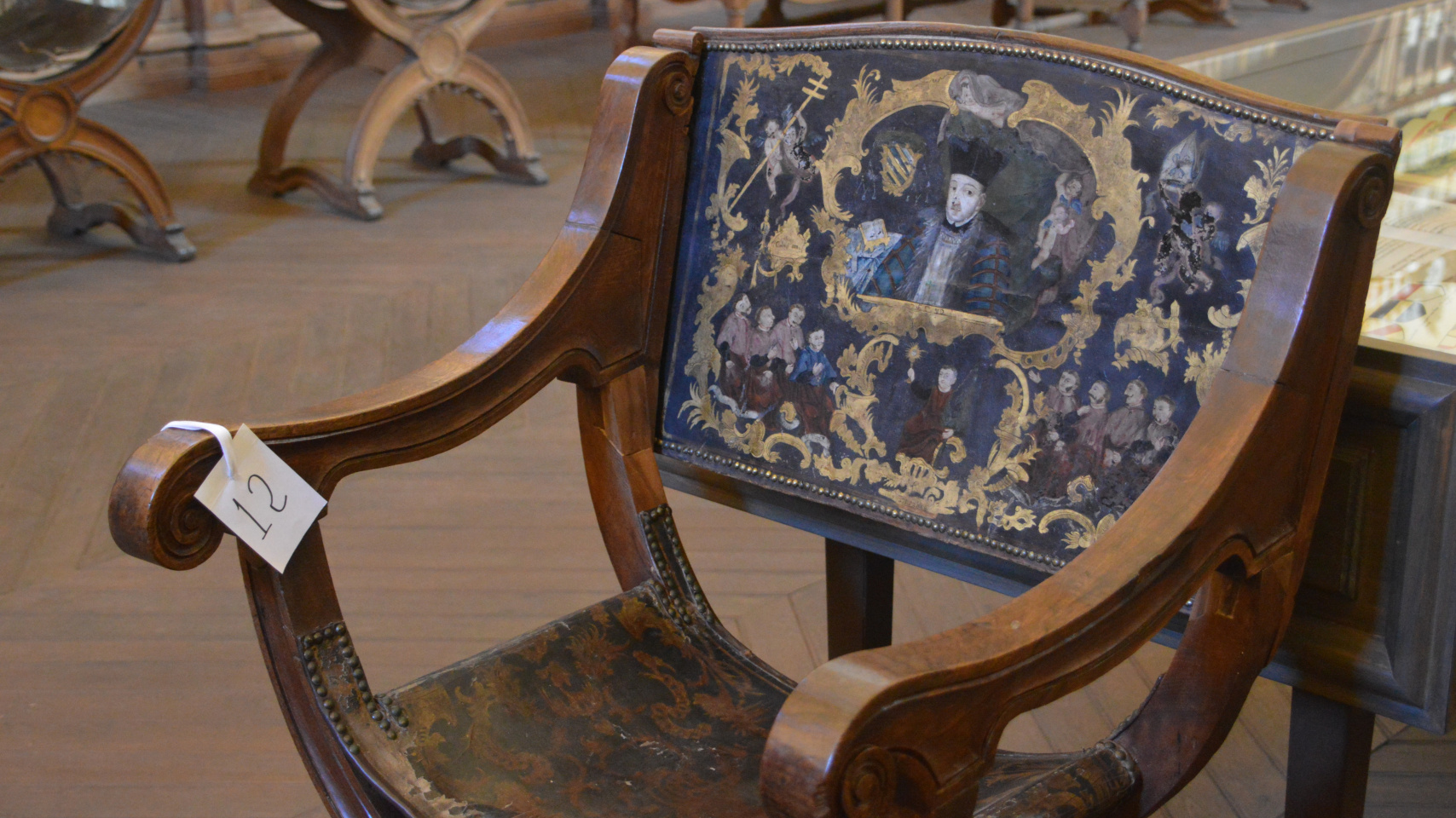 La Universidad de Salamanca culmina la restauración de la sillería antigua de la Biblioteca General Histórica