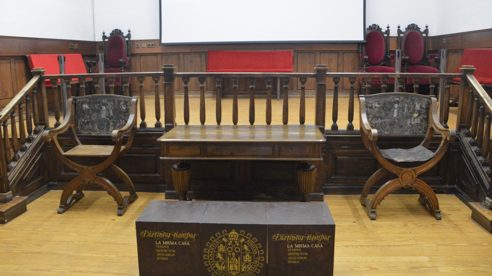 La Universidad de Salamanca culmina la restauración de la sillería antigua de la Biblioteca General Histórica