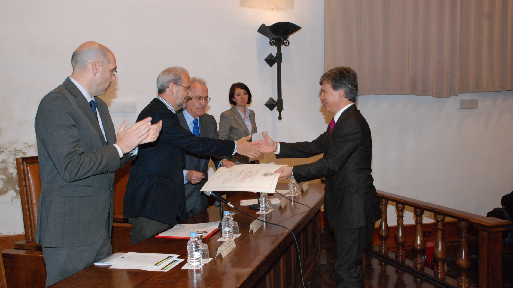 El representante de la empresa Cenit Support Systems recibe el galardón