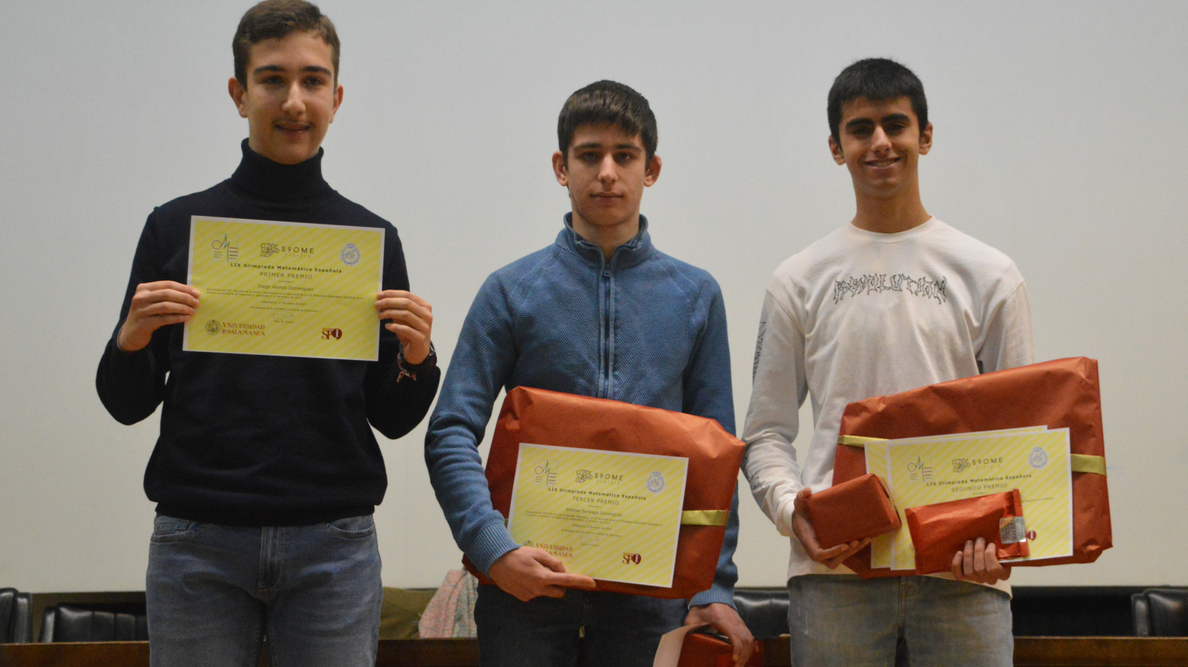 Los 3 estudiantes que pasan a la fase autonómica (de izquierda a derecha): Diego Alonso Domínguez, Alfonso Santiago Domínguez y Diego González Lozano