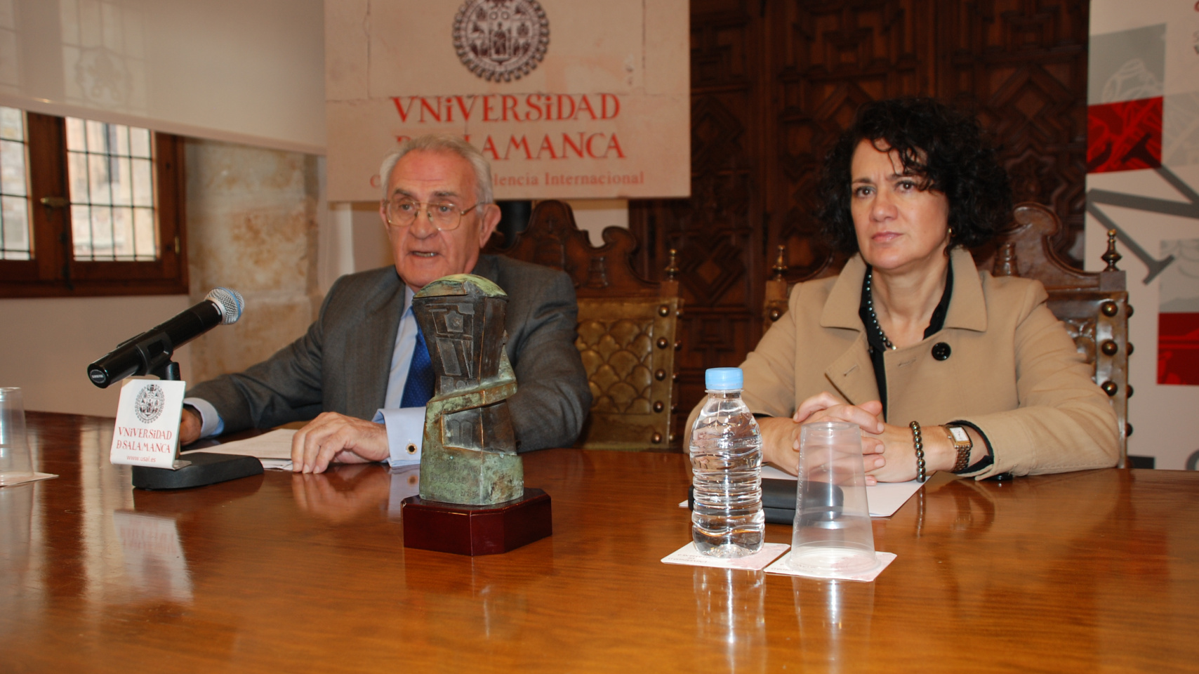 El Consejo Social de la Universidad de Salamanca instituyó en 1998 la figura del Mecenas para distinguir a aquellas personas o instituciones que de forma desinteresada han colaborado con la institución