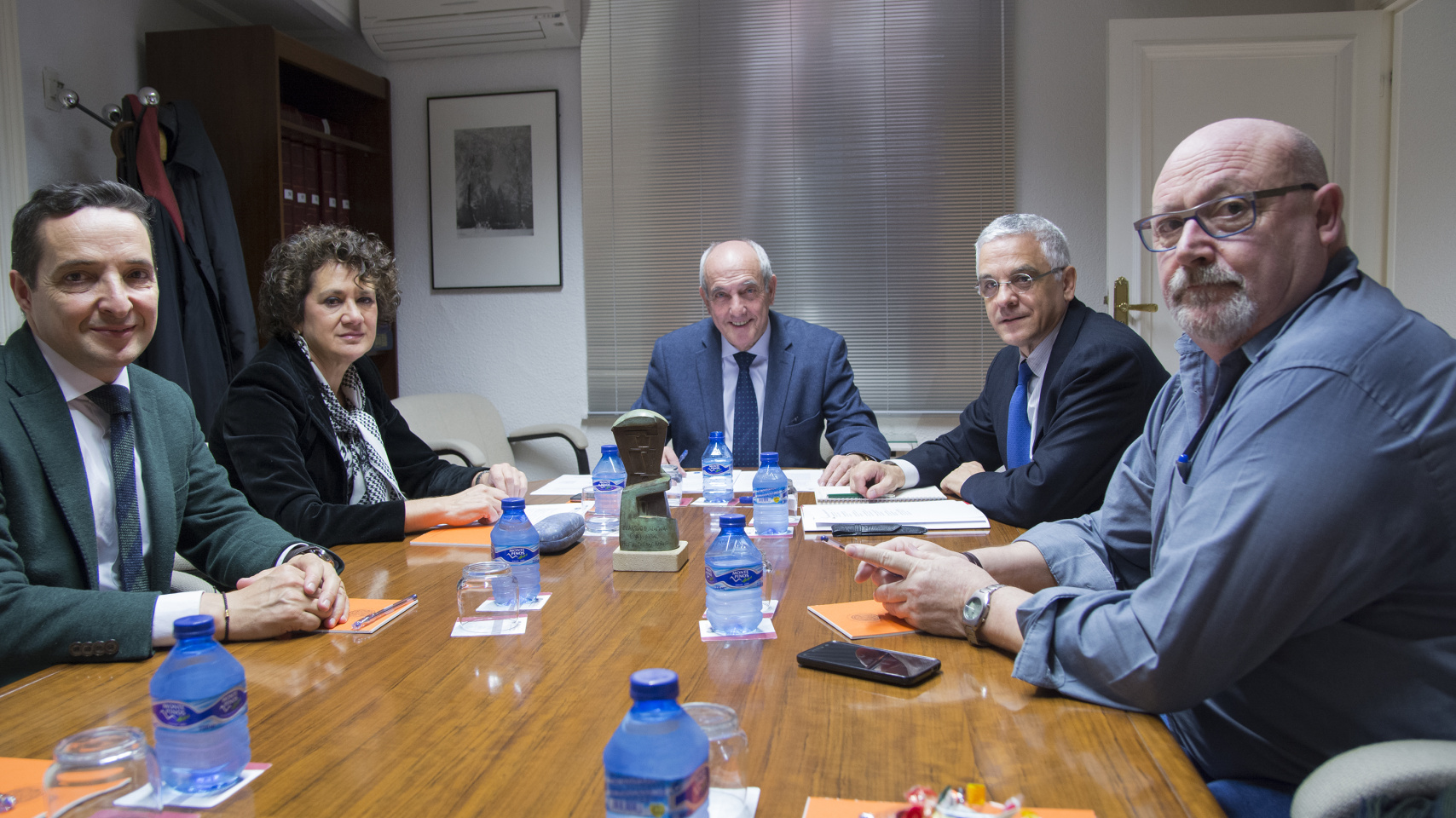 El jurado, reunido en la mañana de hoy en el Rectorado, falla los galardones cuyo acto de entrega tendrá lugar antes de la conclusión del actual curso académico