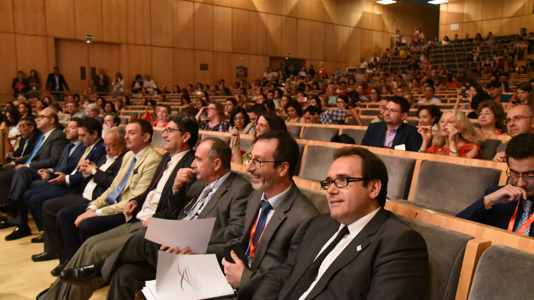 Momento del acto inaugural al que asistieron representantes de todas las instituciones salmantinas. En primer plano, el director de la Oficina del VIII Centenario Salamanca 2018, Julio Cordero